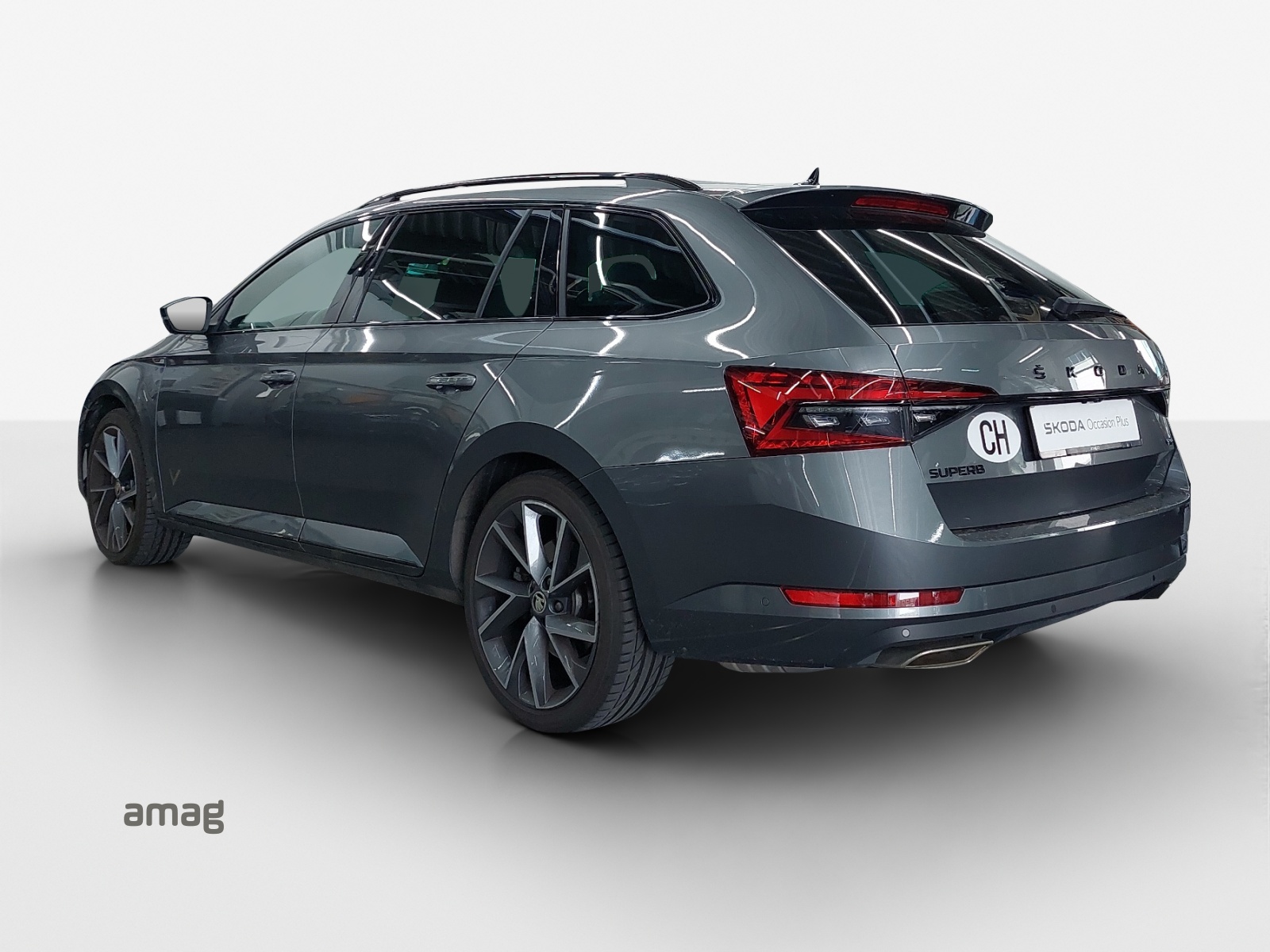 SKODA Superb Combi 2.0 TSI SportLine Light 4x4 DSG-image-2