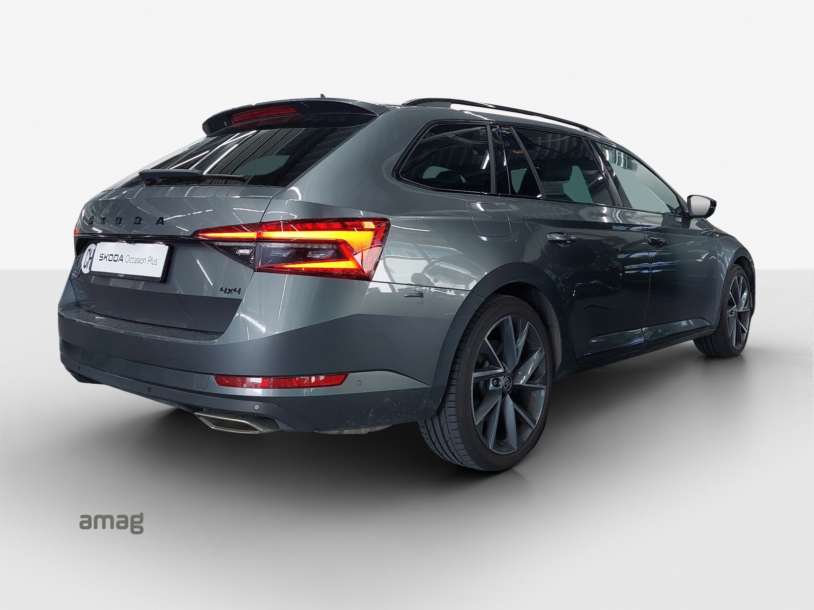 SKODA Superb Combi 2.0 TSI SportLine Light 4x4 DSG-image-4