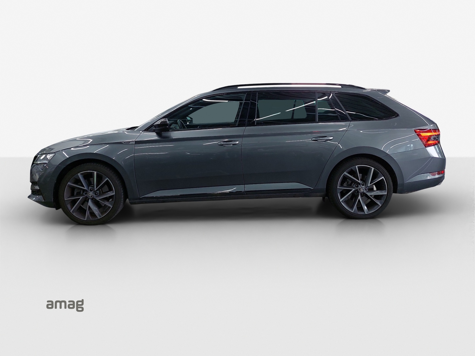 SKODA Superb Combi 2.0 TSI SportLine Light 4x4 DSG-image-1