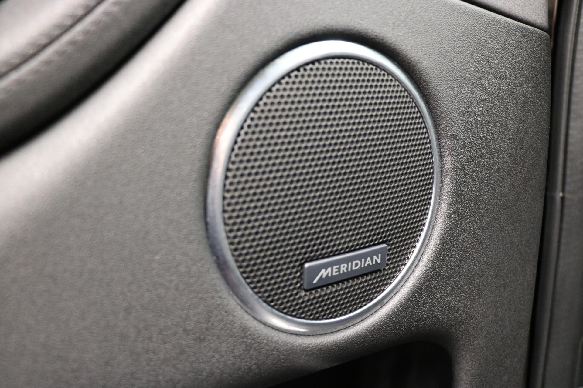 LAND ROVER Discovery Sport 2.0 SD4 200 SE-image-23