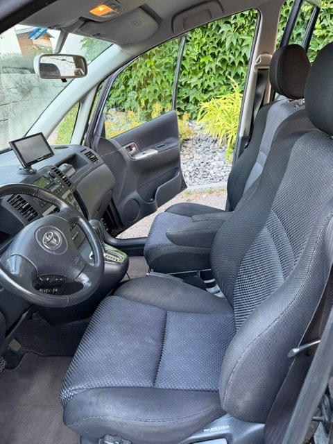 TOYOTA 1.8 VVT-i Linea Sol Family-image-1
