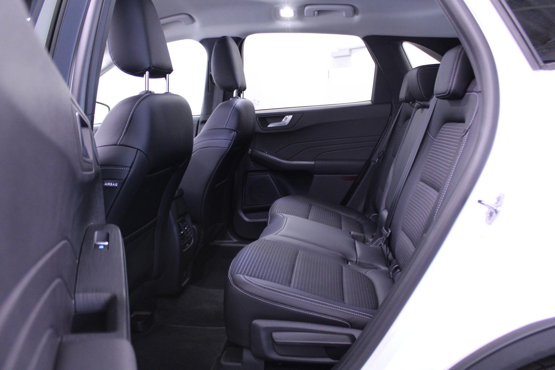FORD Kuga 2.5 Plug-in Hybrid Titanium X-image-5