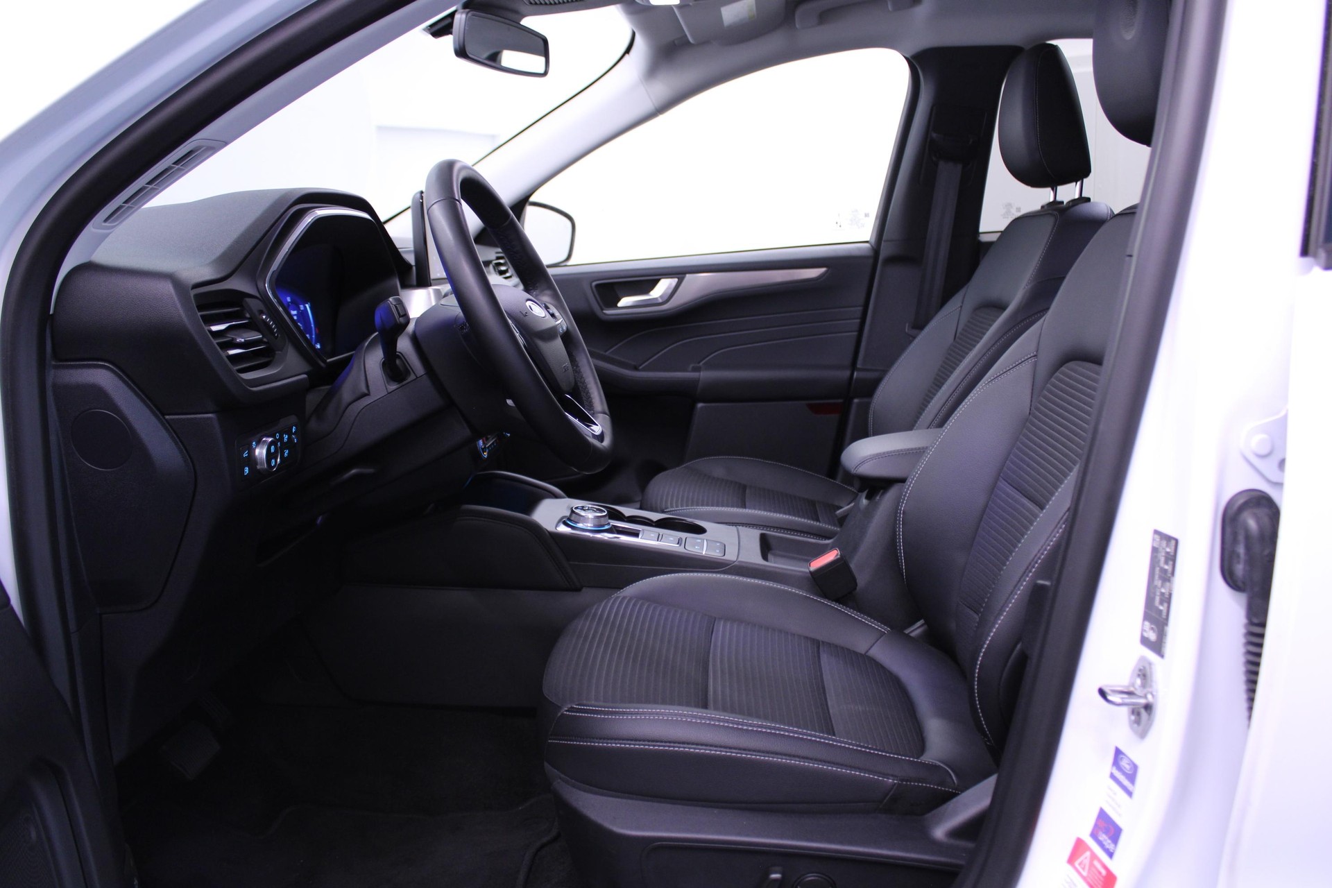 FORD Kuga 2.5 Plug-in Hybrid Titanium X-image-4