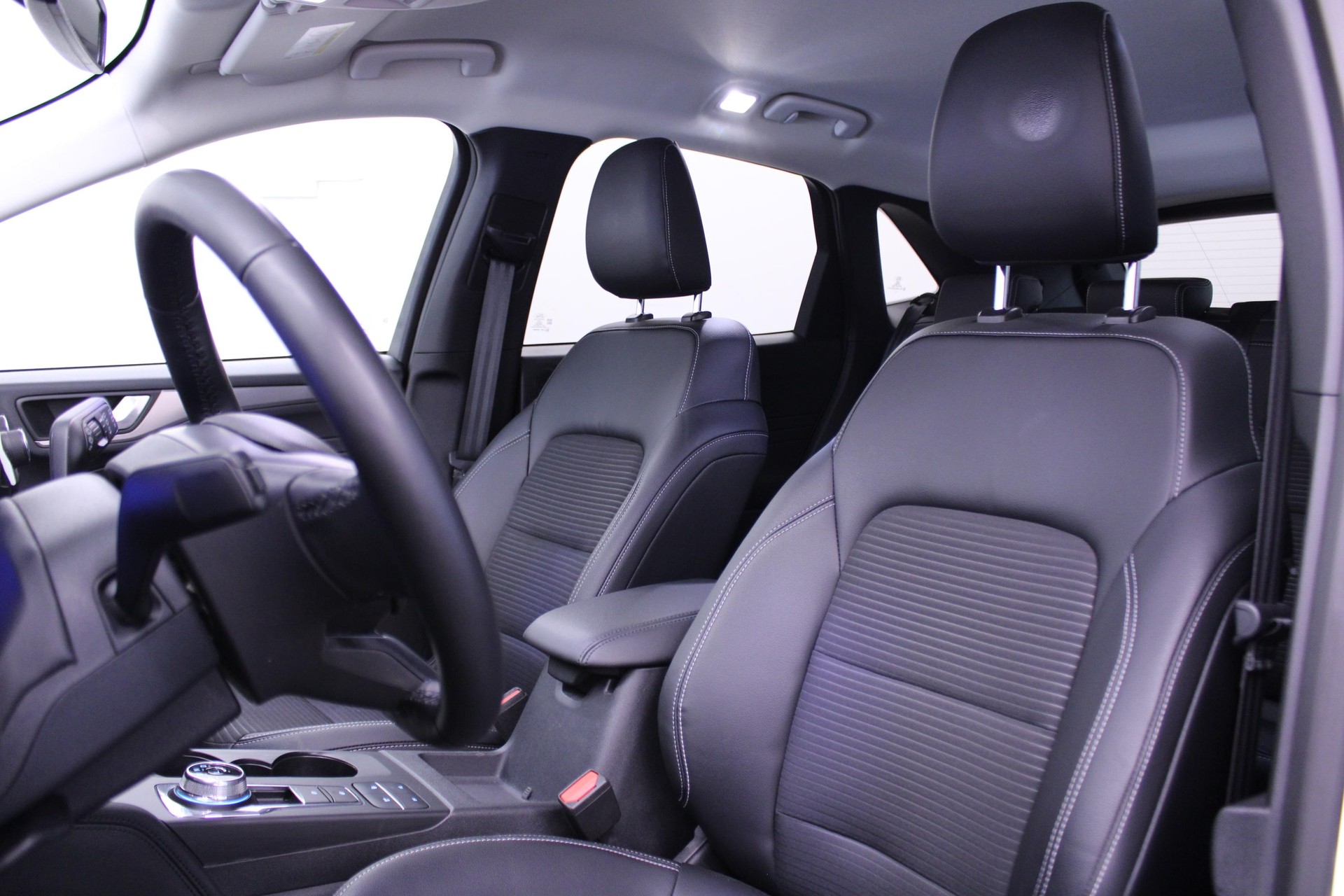 FORD Kuga 2.5 Plug-in Hybrid Titanium X-image-7