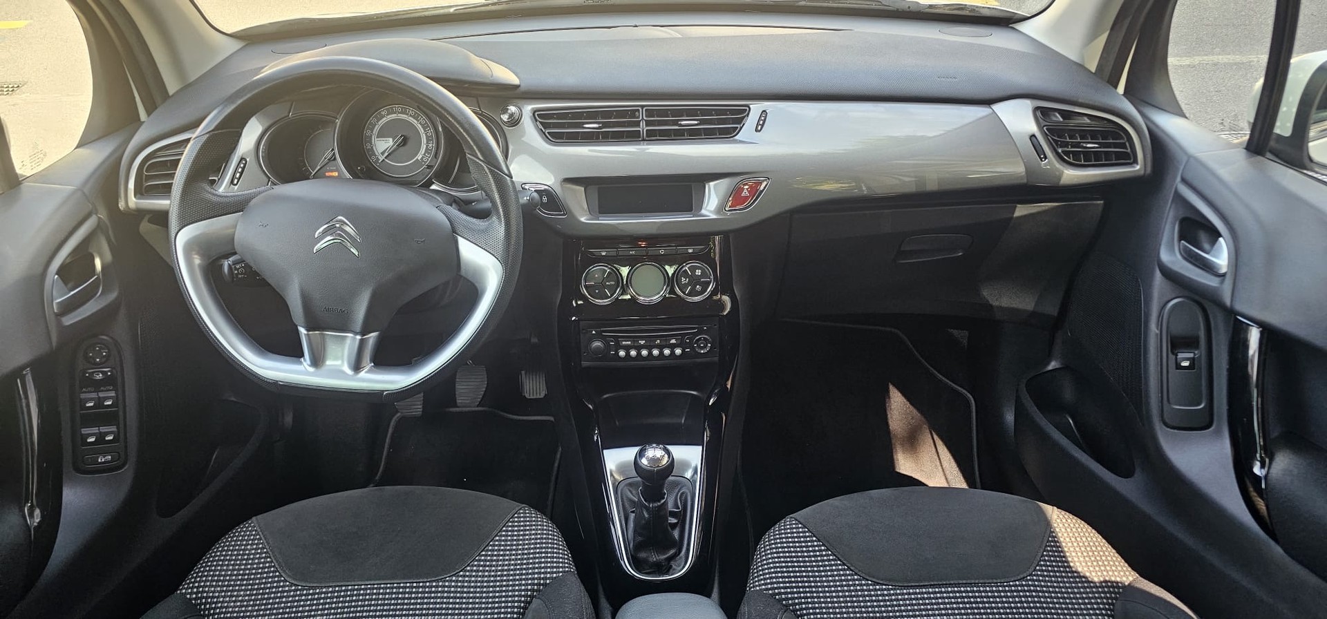 CITROEN C3 1.2i Exclusive-image-9