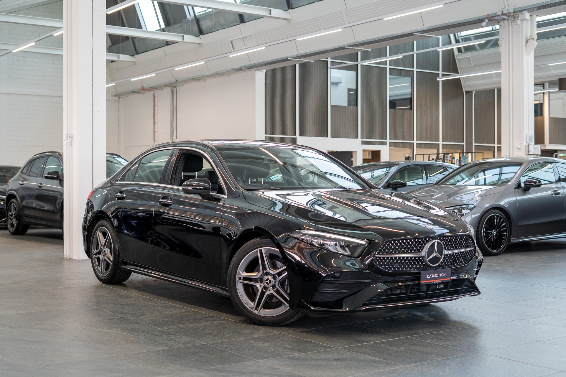 MERCEDES-BENZ A 200 AMG Line Limousine / Facelift / Rückfahrkamera / Ambientebeleuchtung-image-2
