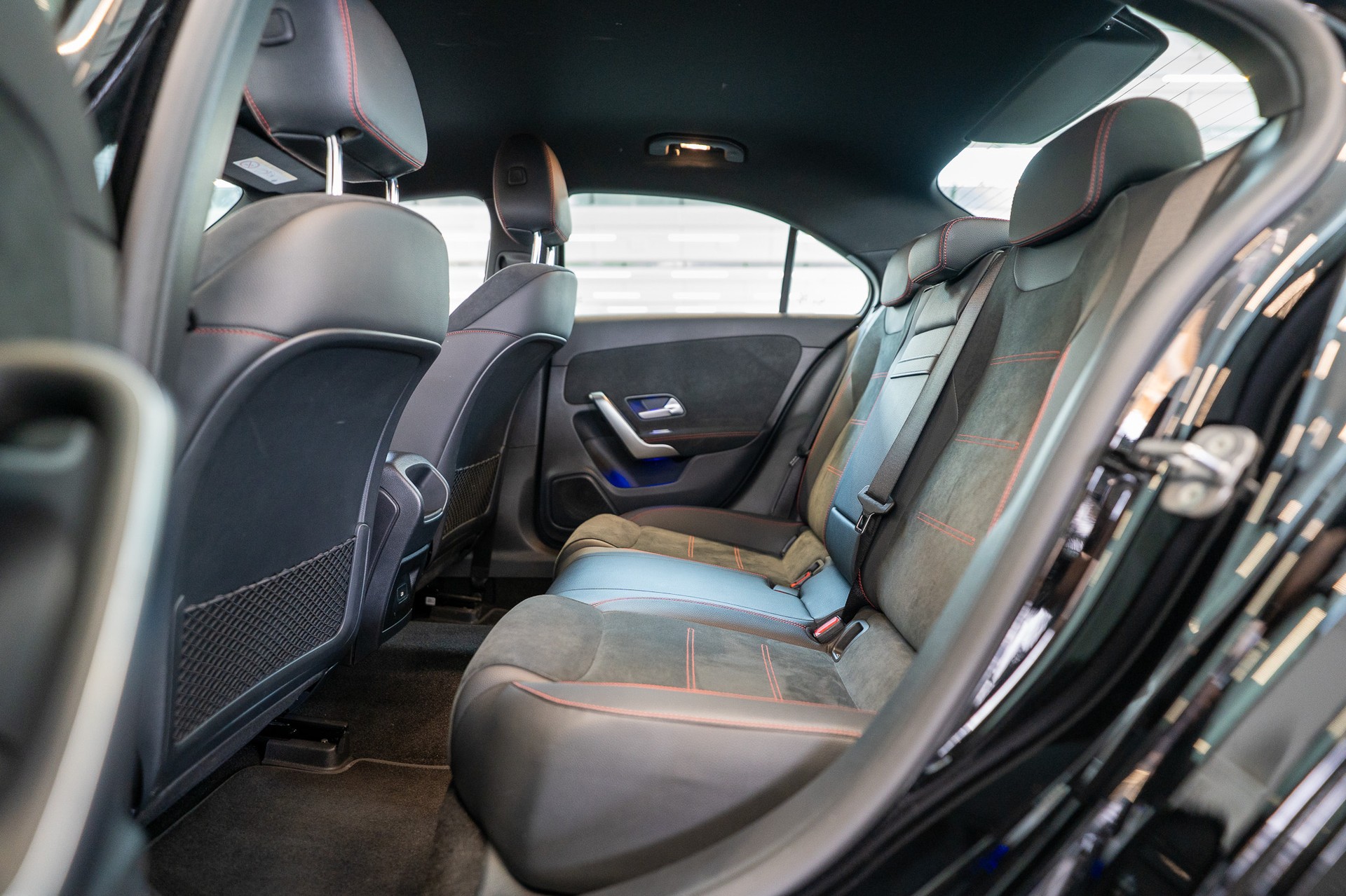 MERCEDES-BENZ A 200 AMG Line Limousine / Facelift / Rückfahrkamera / Ambientebeleuchtung-image-12
