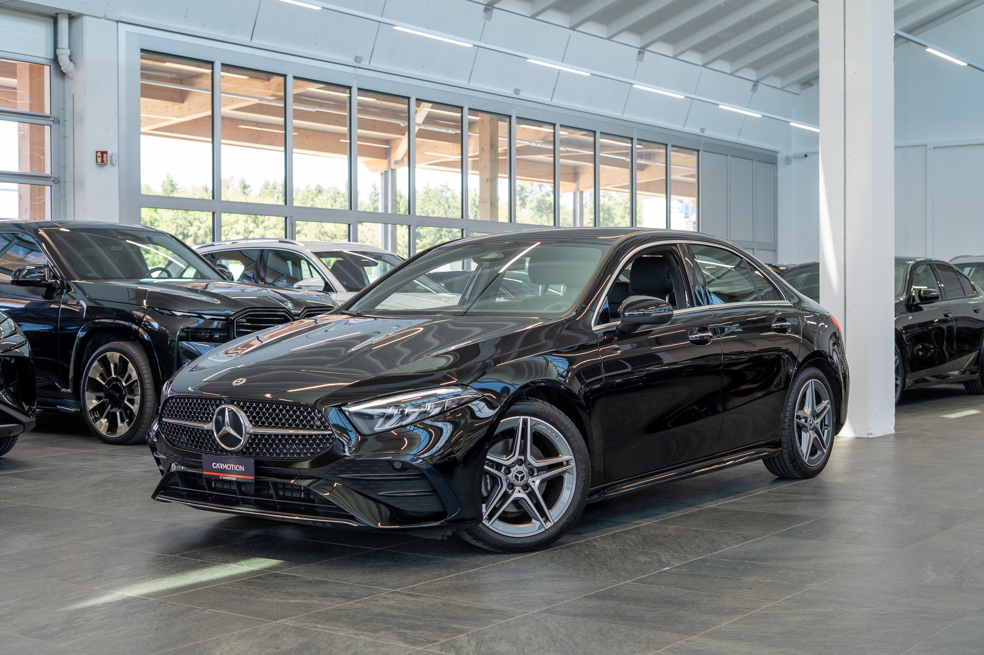 MERCEDES-BENZ A 200 AMG Line Limousine / Facelift / Rückfahrkamera / Ambientebeleuchtung-image-0