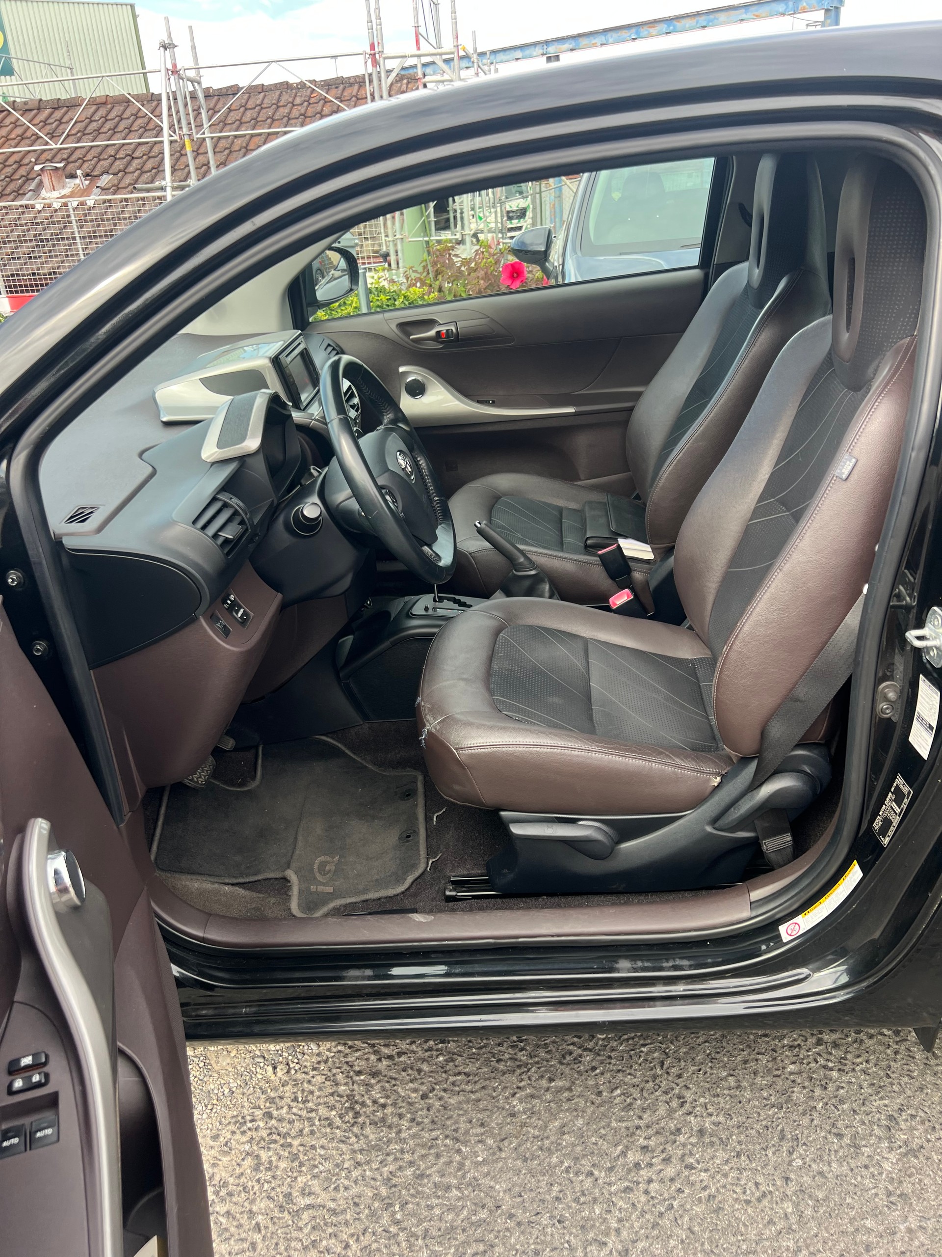 TOYOTA iQ2 1.0 VVT-i Multidrive-image-8