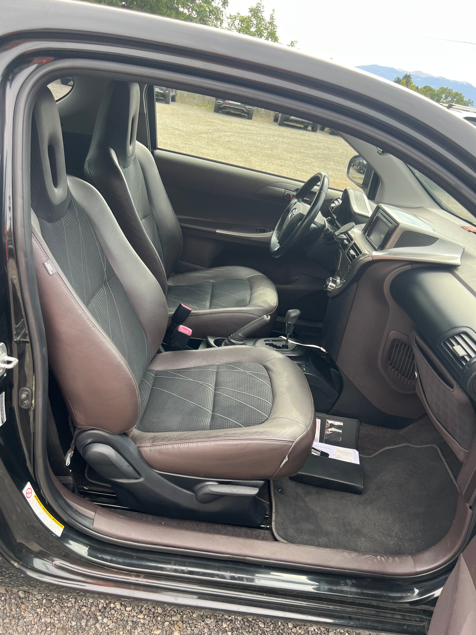 TOYOTA iQ2 1.0 VVT-i Multidrive-image-11