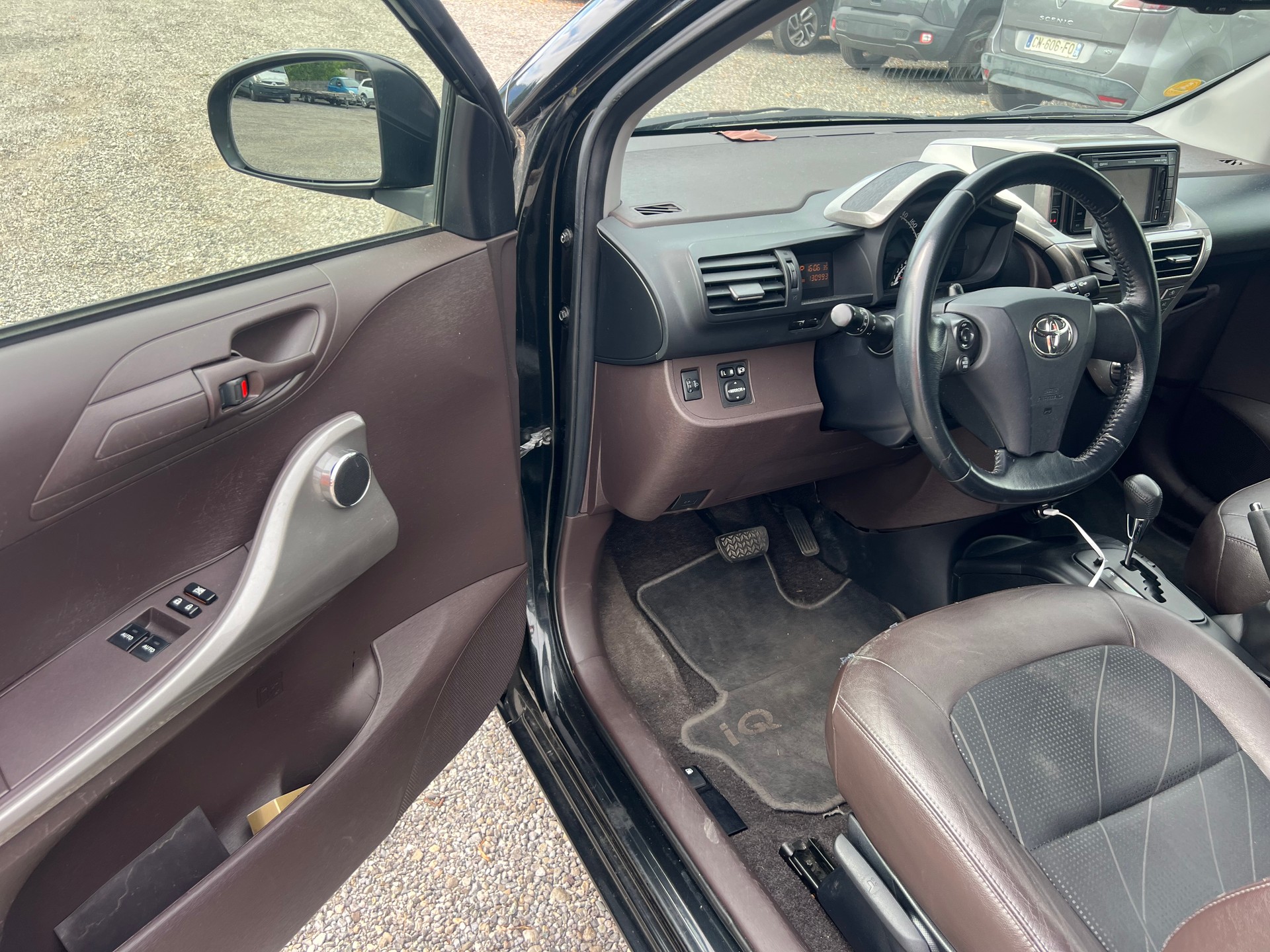 TOYOTA iQ2 1.0 VVT-i Multidrive-image-7