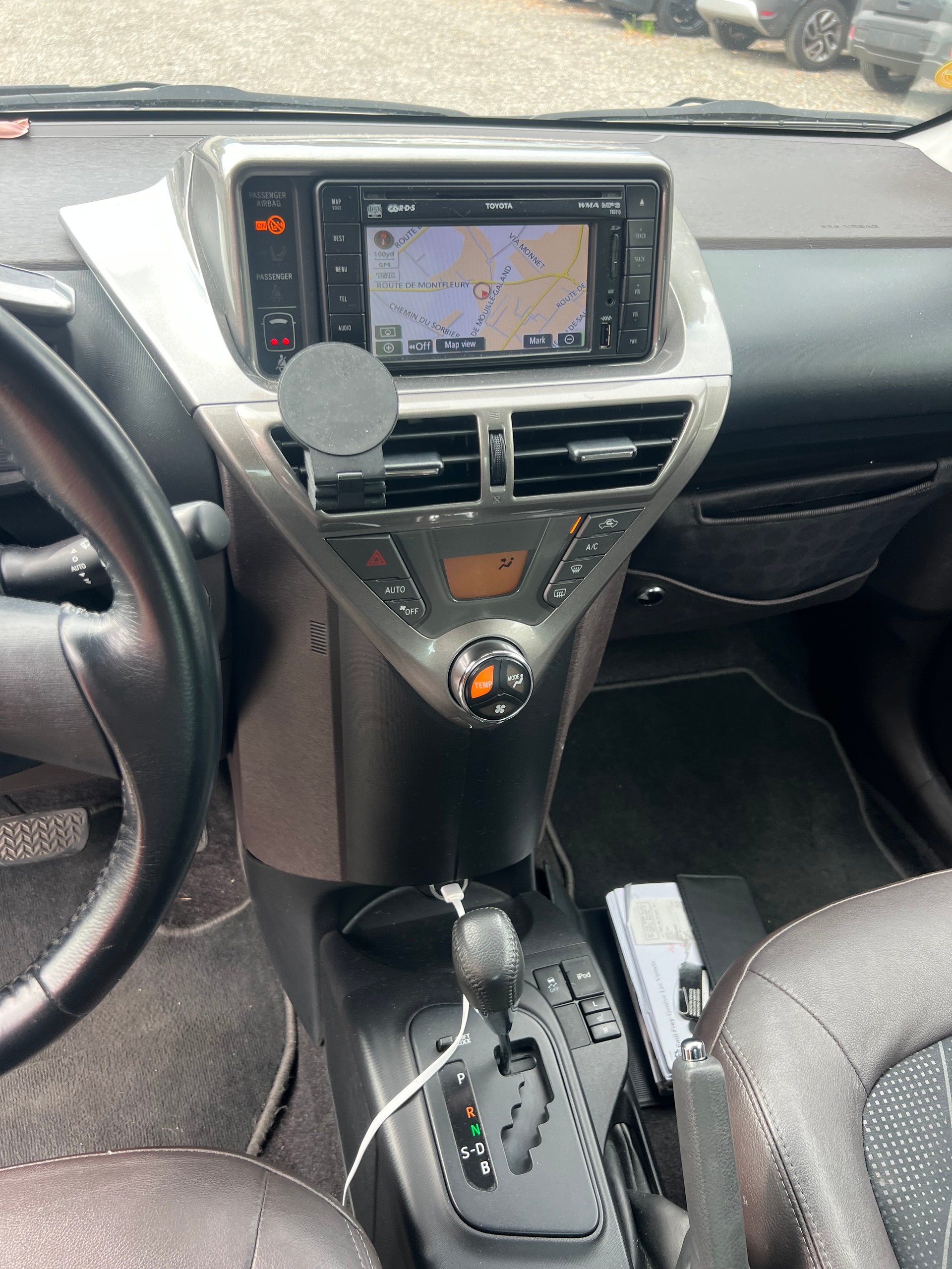 TOYOTA iQ2 1.0 VVT-i Multidrive-image-13