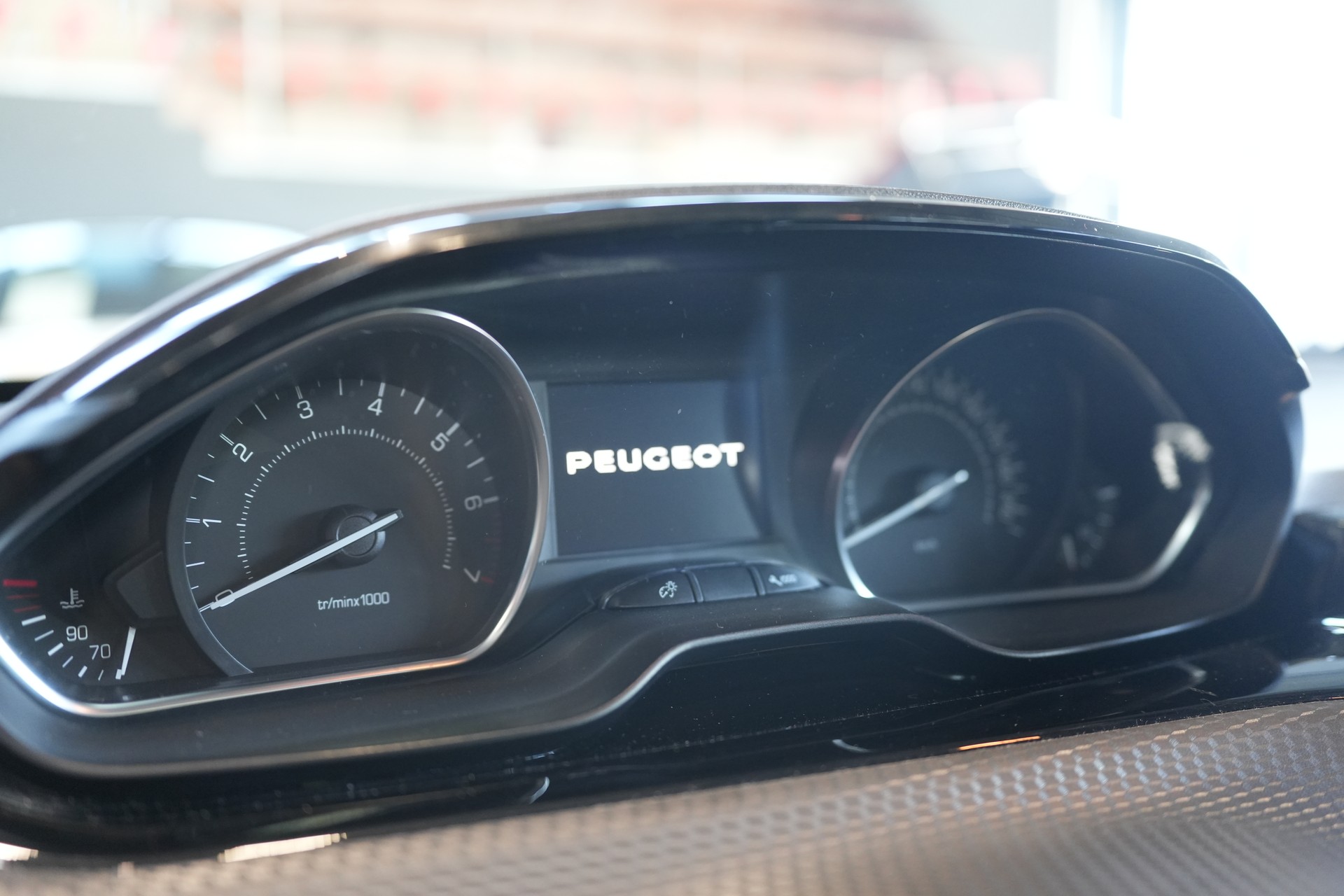 PEUGEOT 208 1.2 PureTech Active-image-14