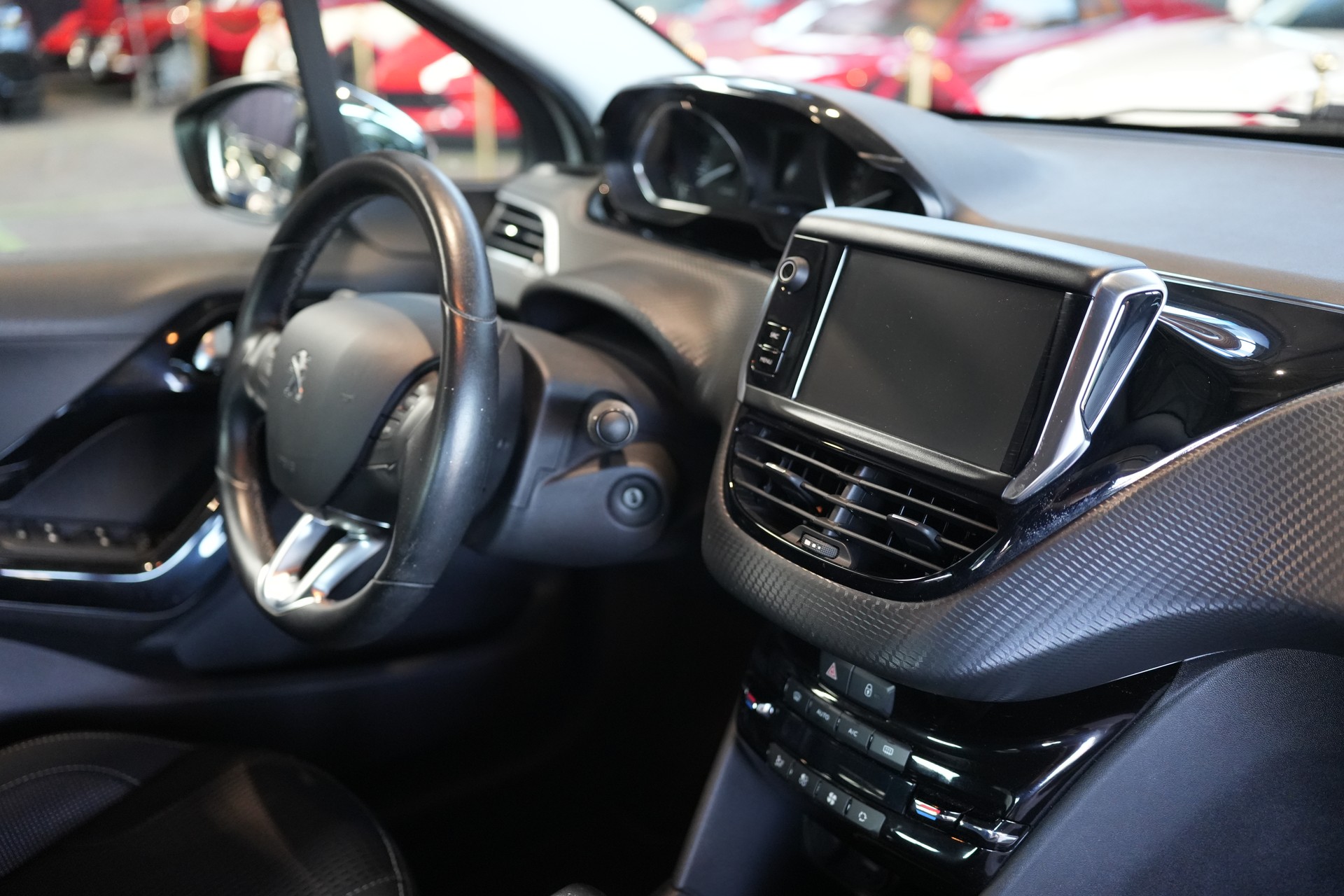 PEUGEOT 208 1.2 PureTech Active-image-8