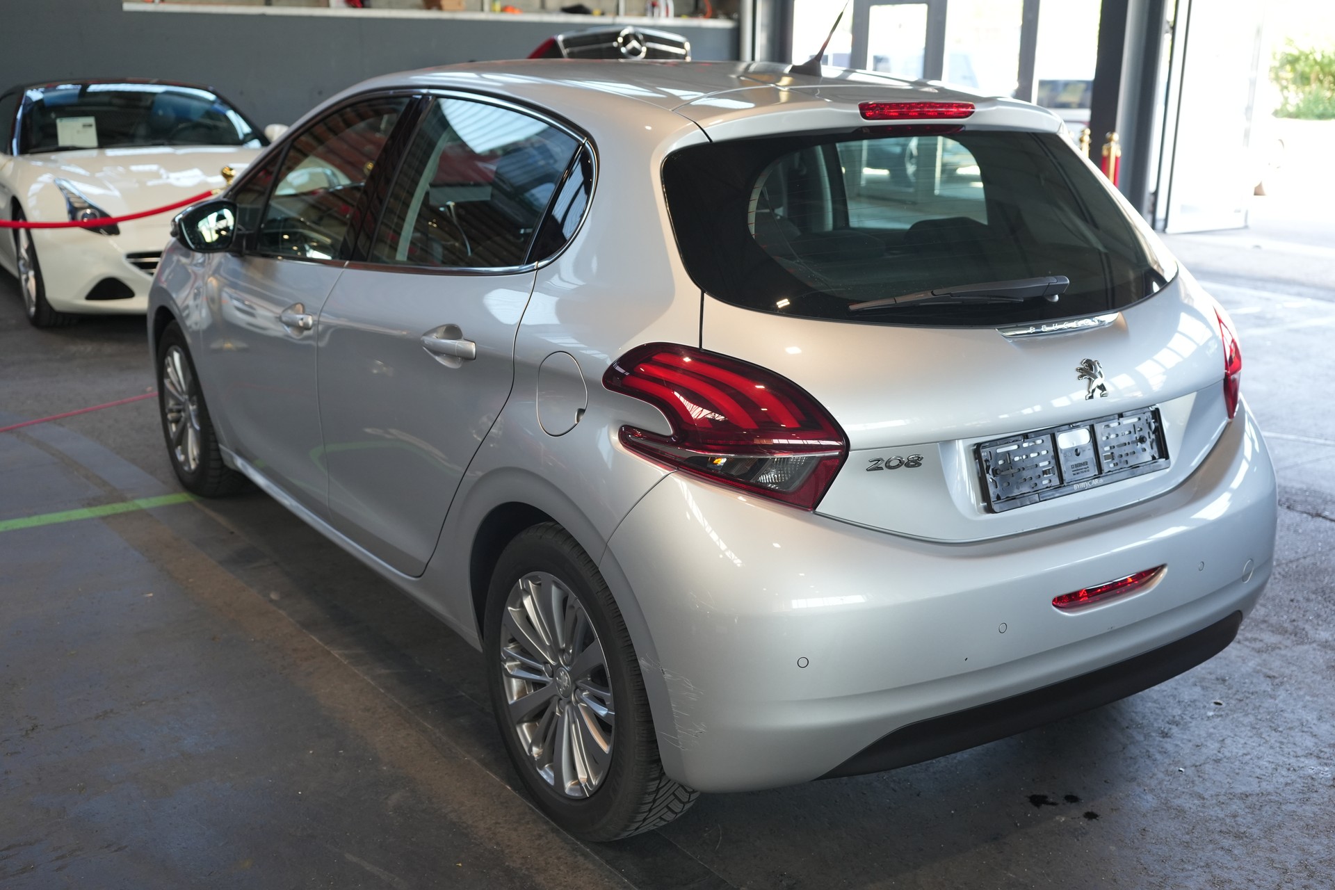 PEUGEOT 208 1.2 PureTech Active-image-1