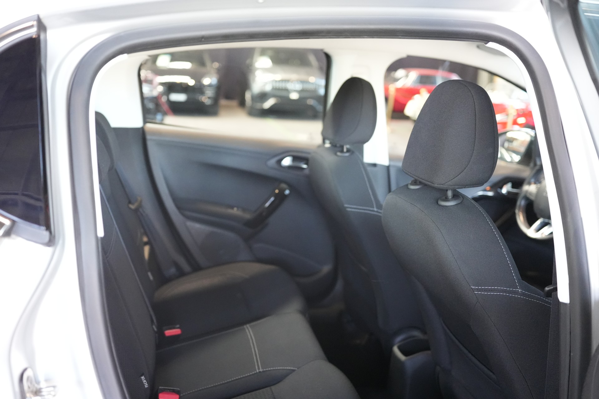 PEUGEOT 208 1.2 PureTech Active-image-10