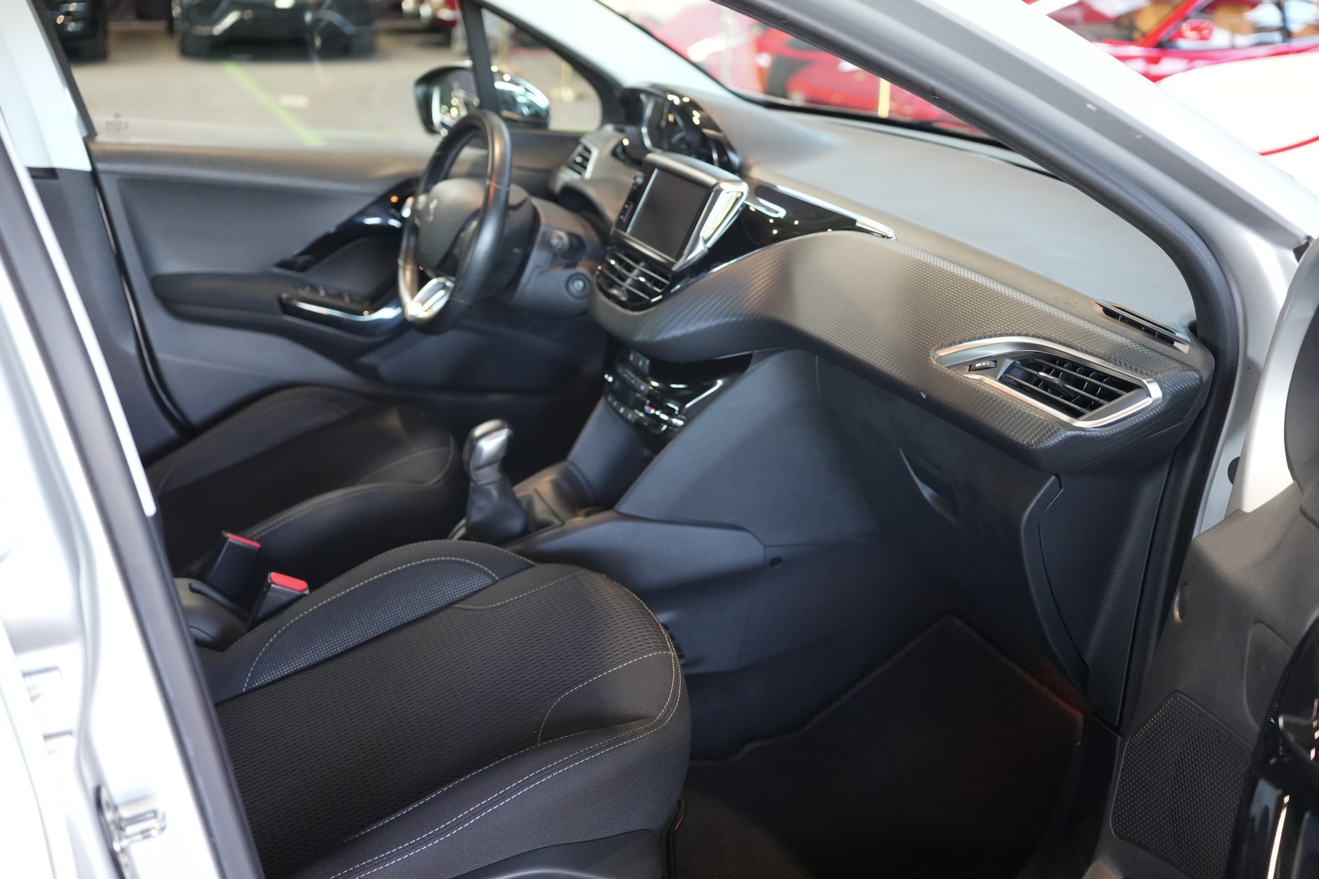 PEUGEOT 208 1.2 PureTech Active-image-9