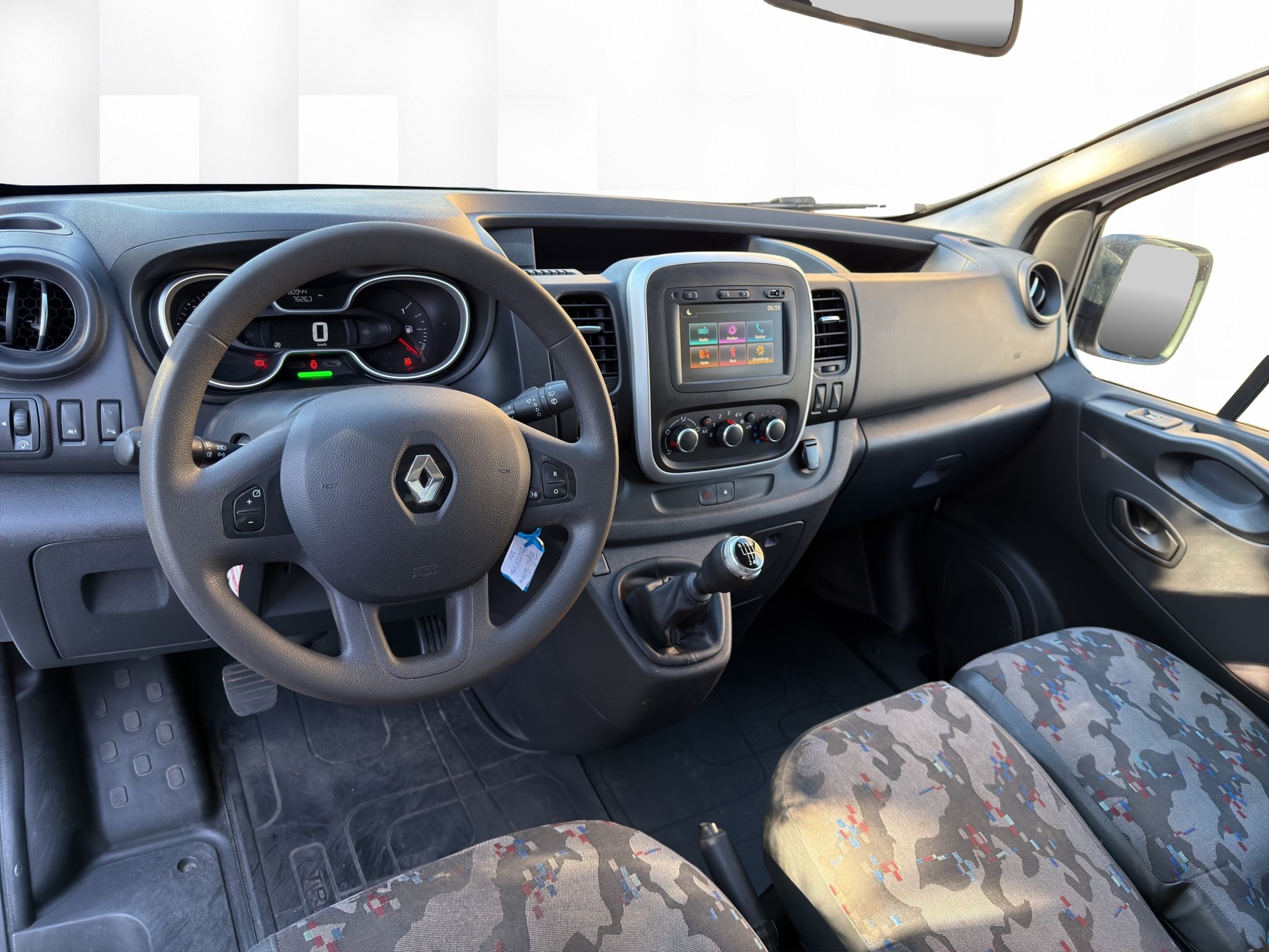 RENAULT Trafic 2.0 ENERGY dCi145 3.0t Business L2H2-image-10