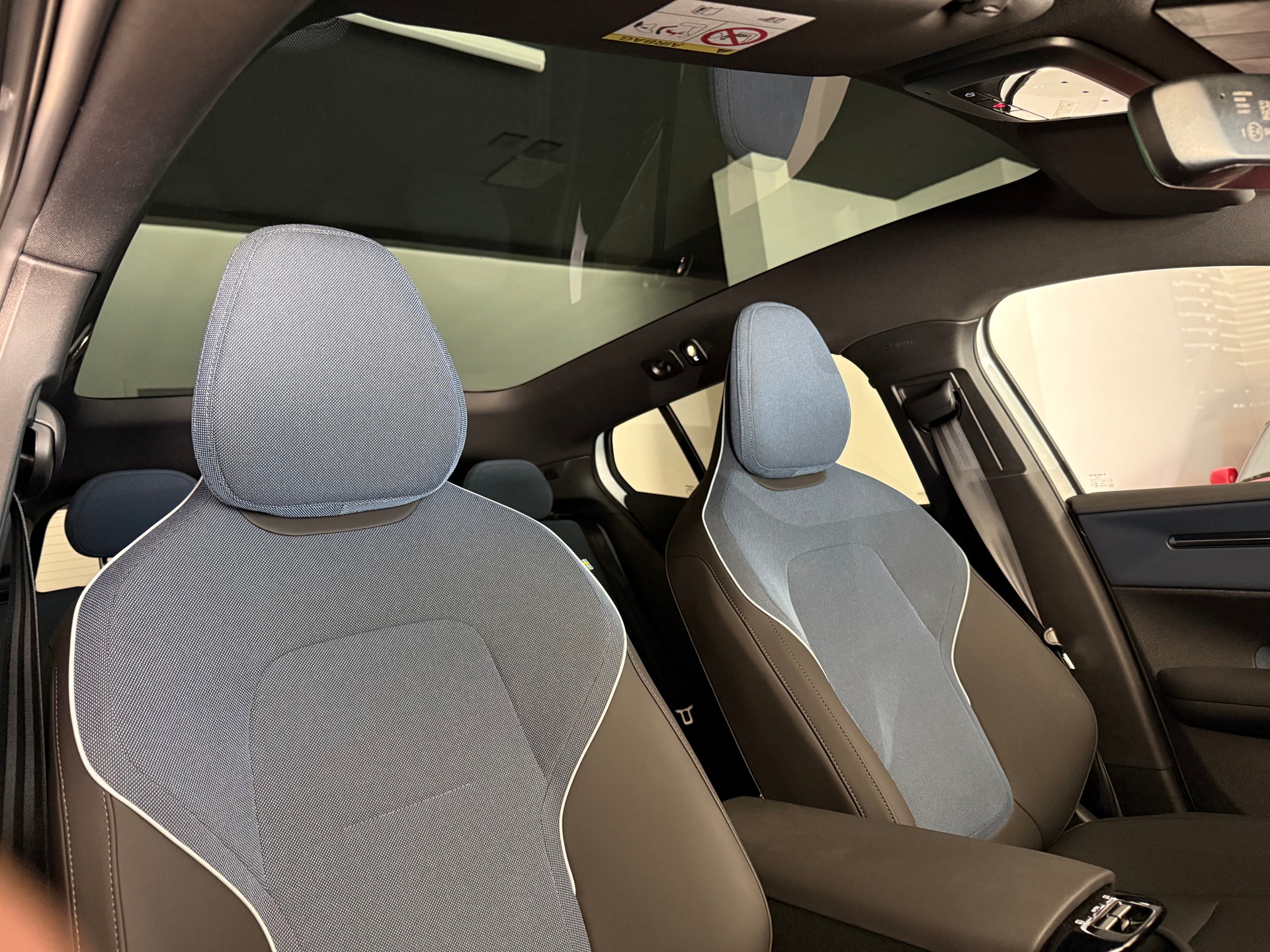 VOLVO EX30 E60 69kWh Twin Ultra-image-10