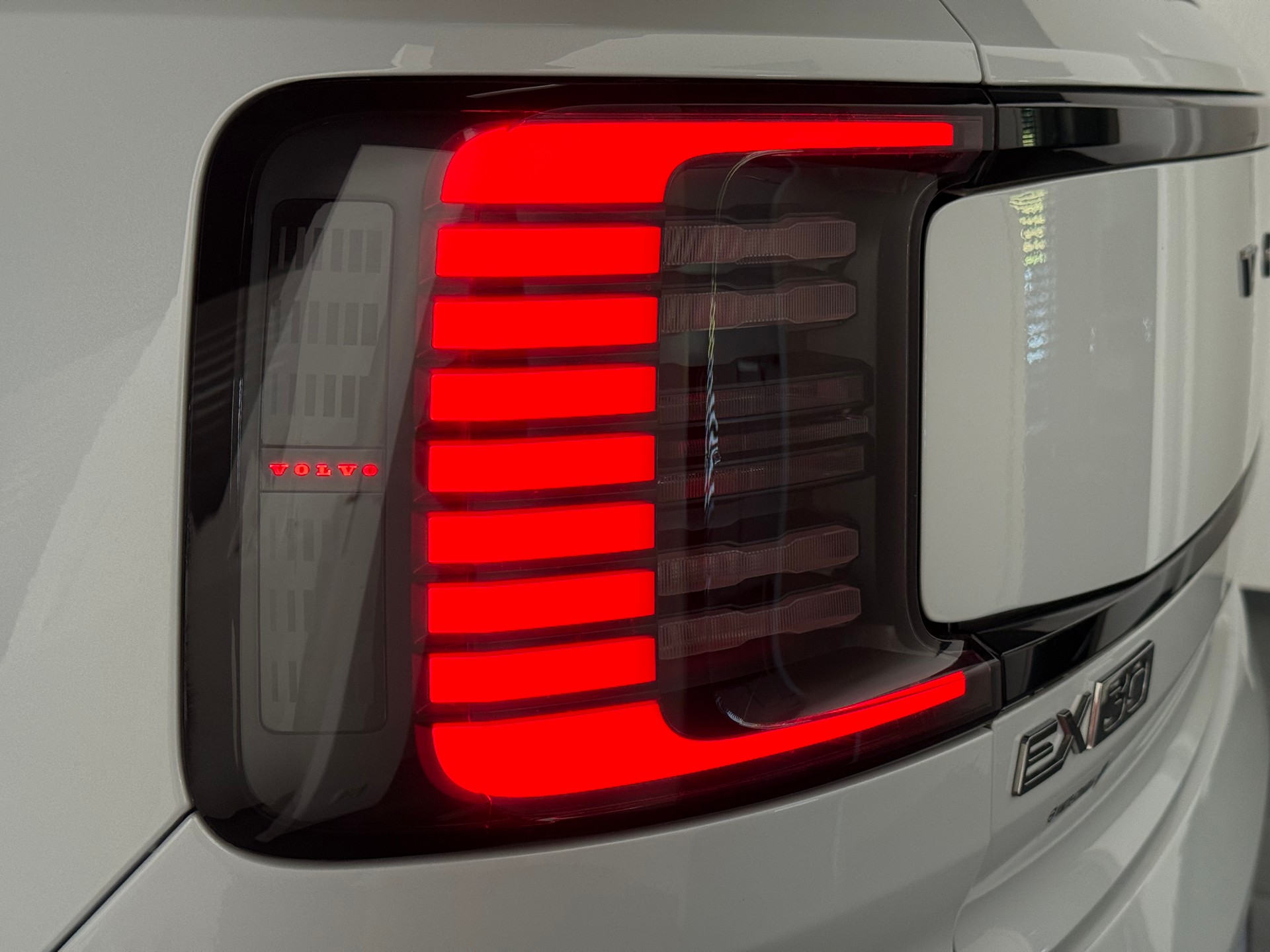 VOLVO EX30 E60 69kWh Twin Ultra-image-11