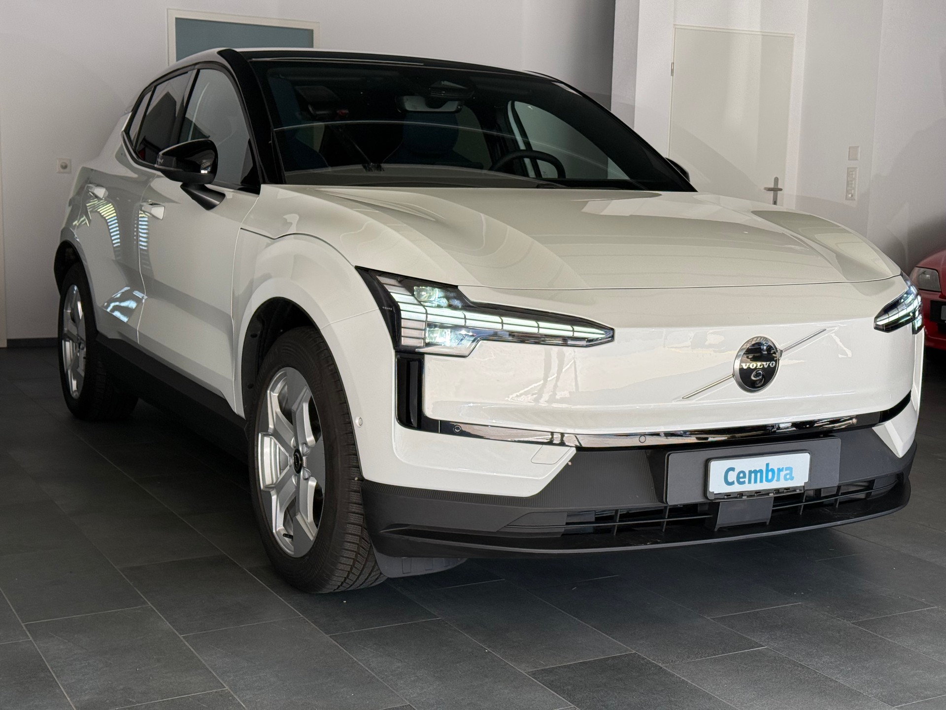 VOLVO EX30 E60 69kWh Twin Ultra-image-0