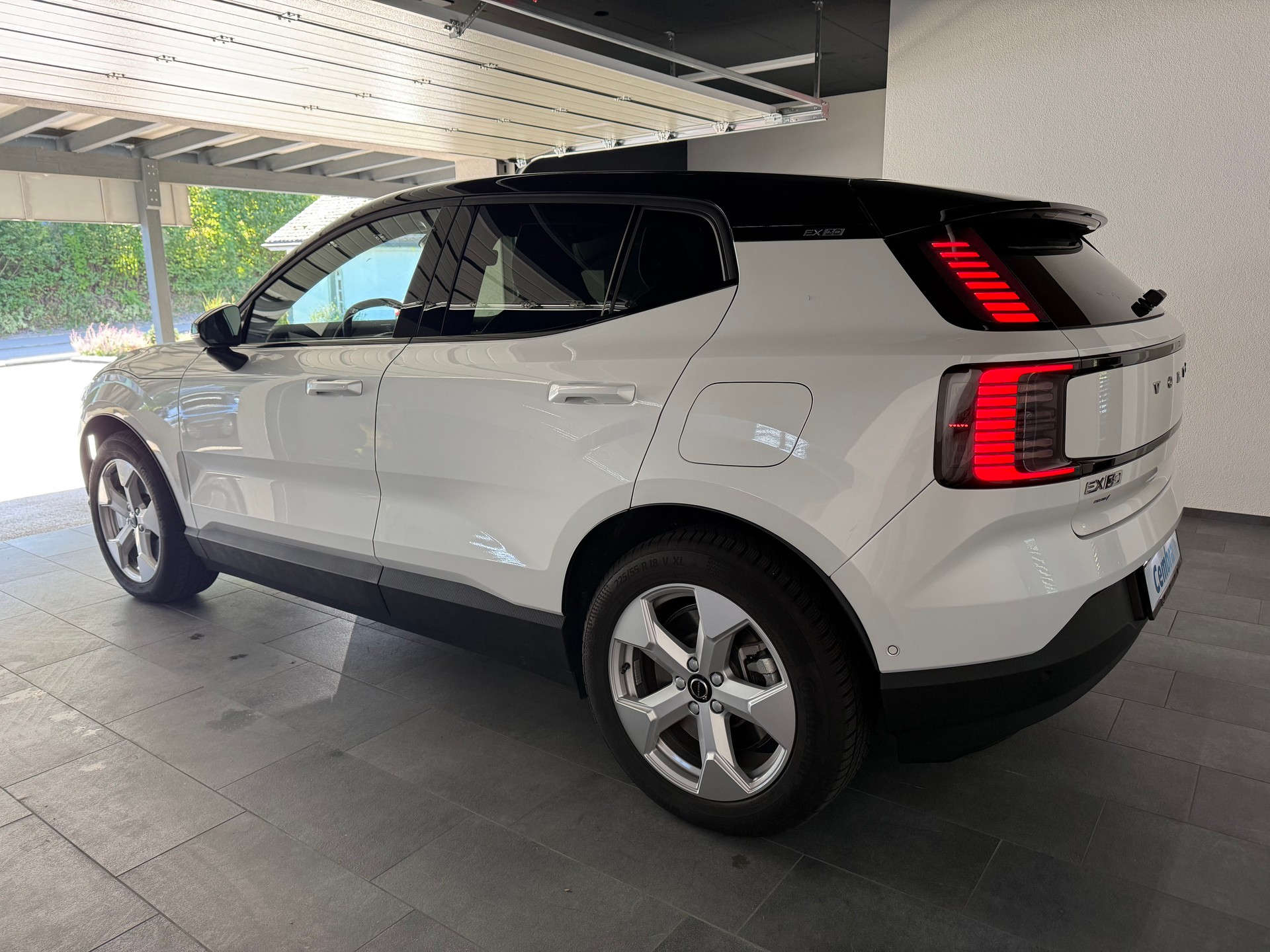 VOLVO EX30 E60 69kWh Twin Ultra-image-6