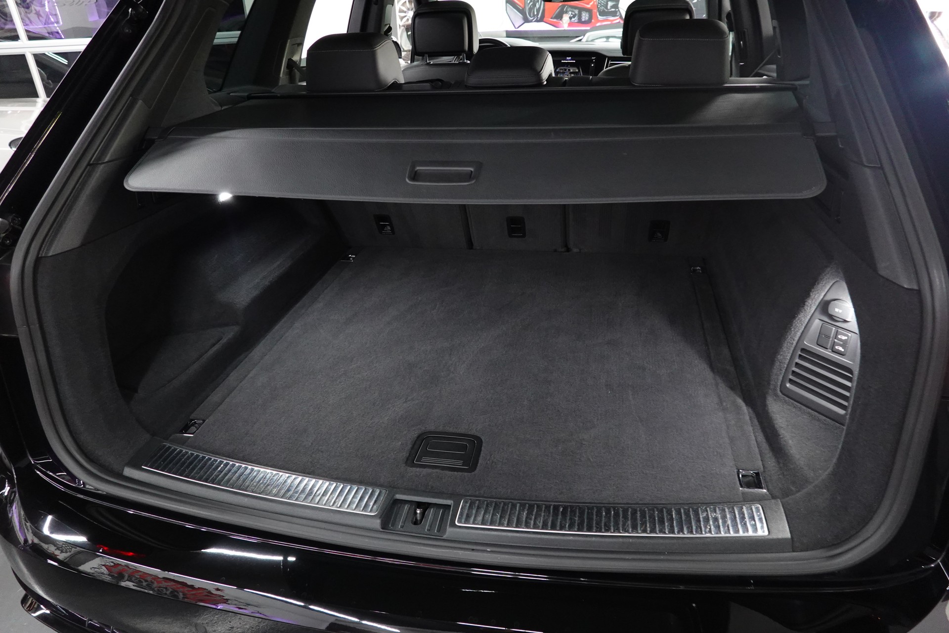 VW TOUAREG 3.0 TSI BLACK R-LINE TIPTRONIC CH-FZ ON TOP-image-41