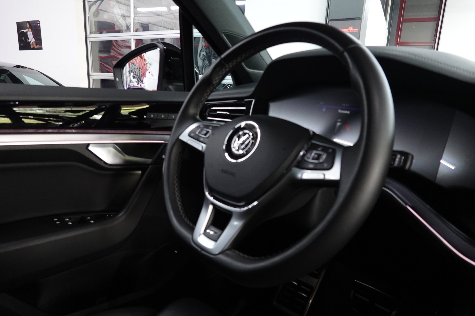VW TOUAREG 3.0 TSI BLACK R-LINE TIPTRONIC CH-FZ ON TOP-image-50