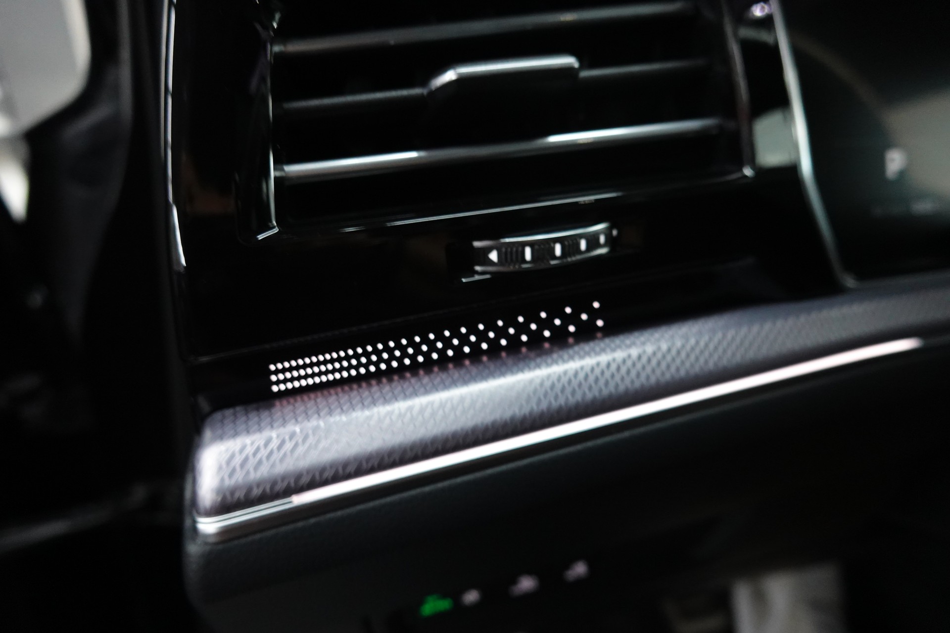 VW TOUAREG 3.0 TSI BLACK R-LINE TIPTRONIC CH-FZ ON TOP-image-32