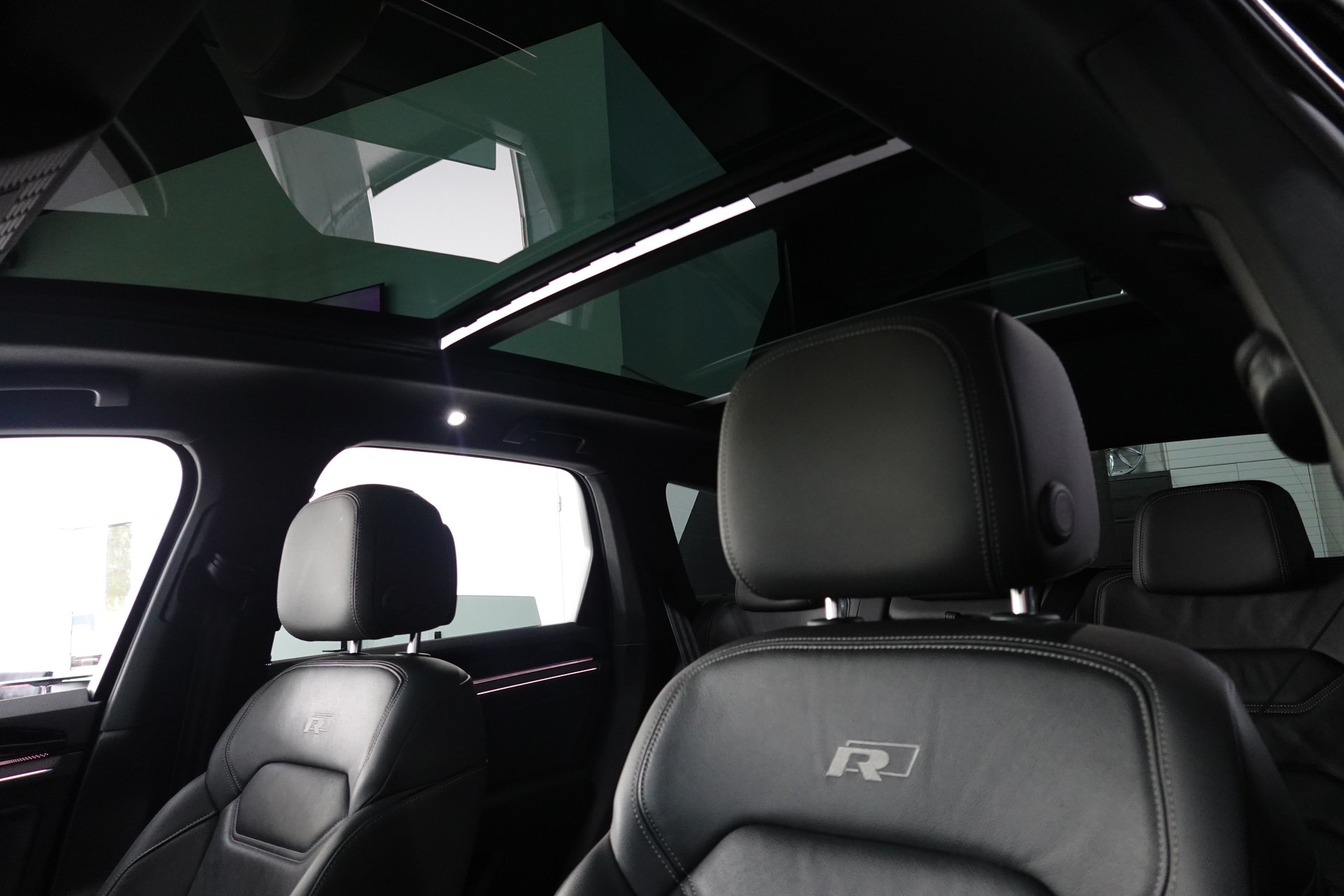 VW TOUAREG 3.0 TSI BLACK R-LINE TIPTRONIC CH-FZ ON TOP-image-37