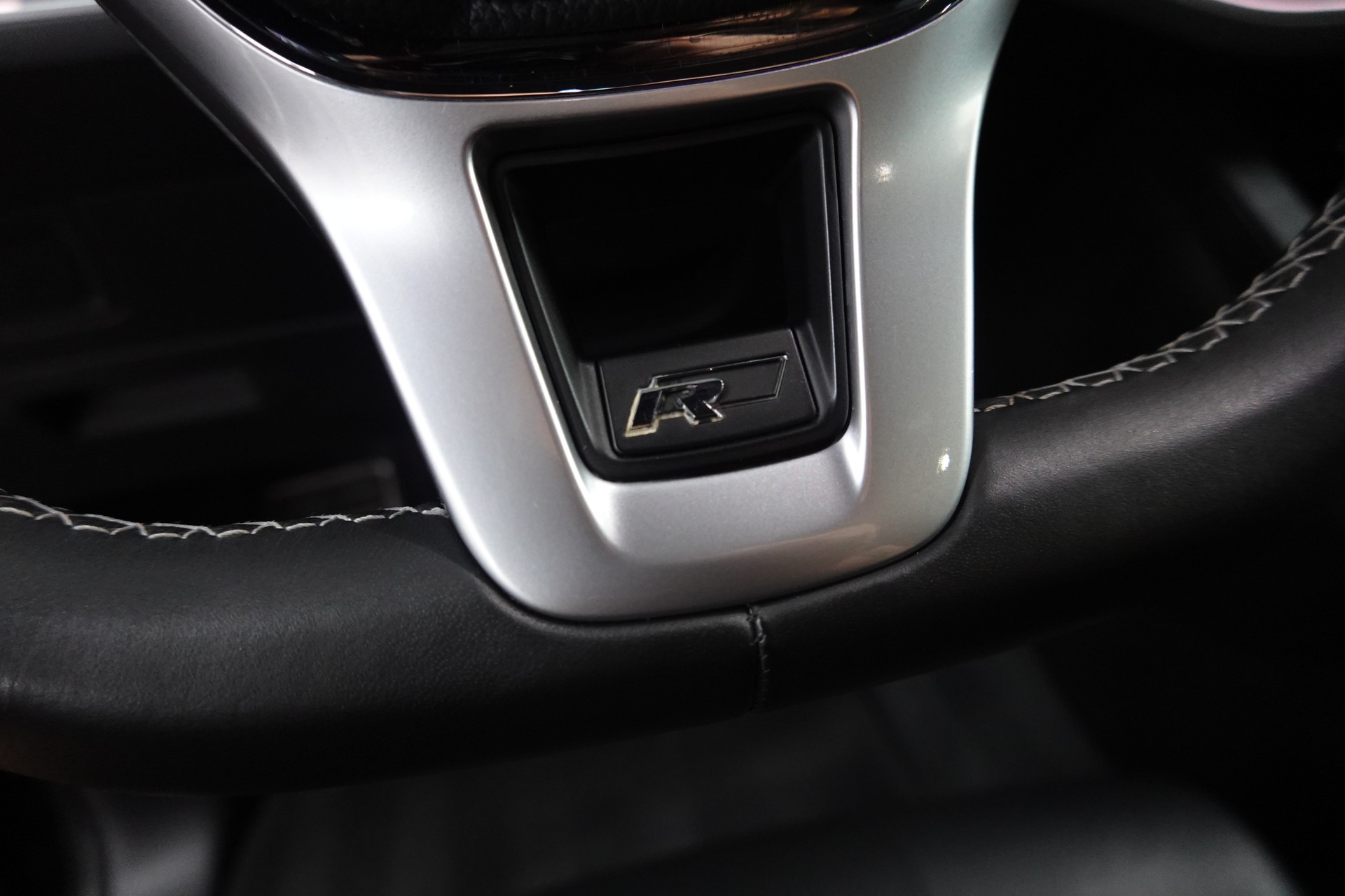 VW TOUAREG 3.0 TSI BLACK R-LINE TIPTRONIC CH-FZ ON TOP-image-35