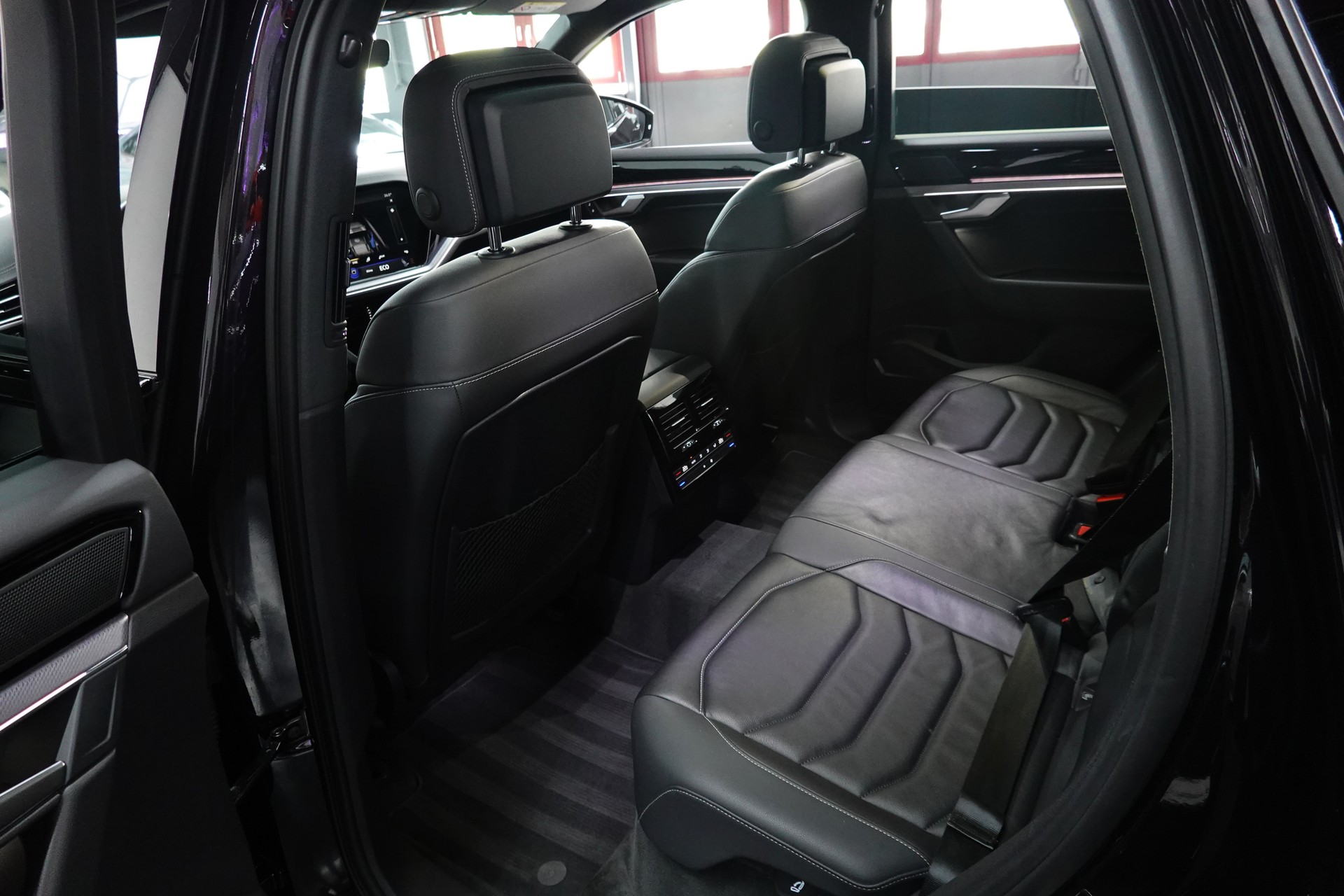 VW TOUAREG 3.0 TSI BLACK R-LINE TIPTRONIC CH-FZ ON TOP-image-39