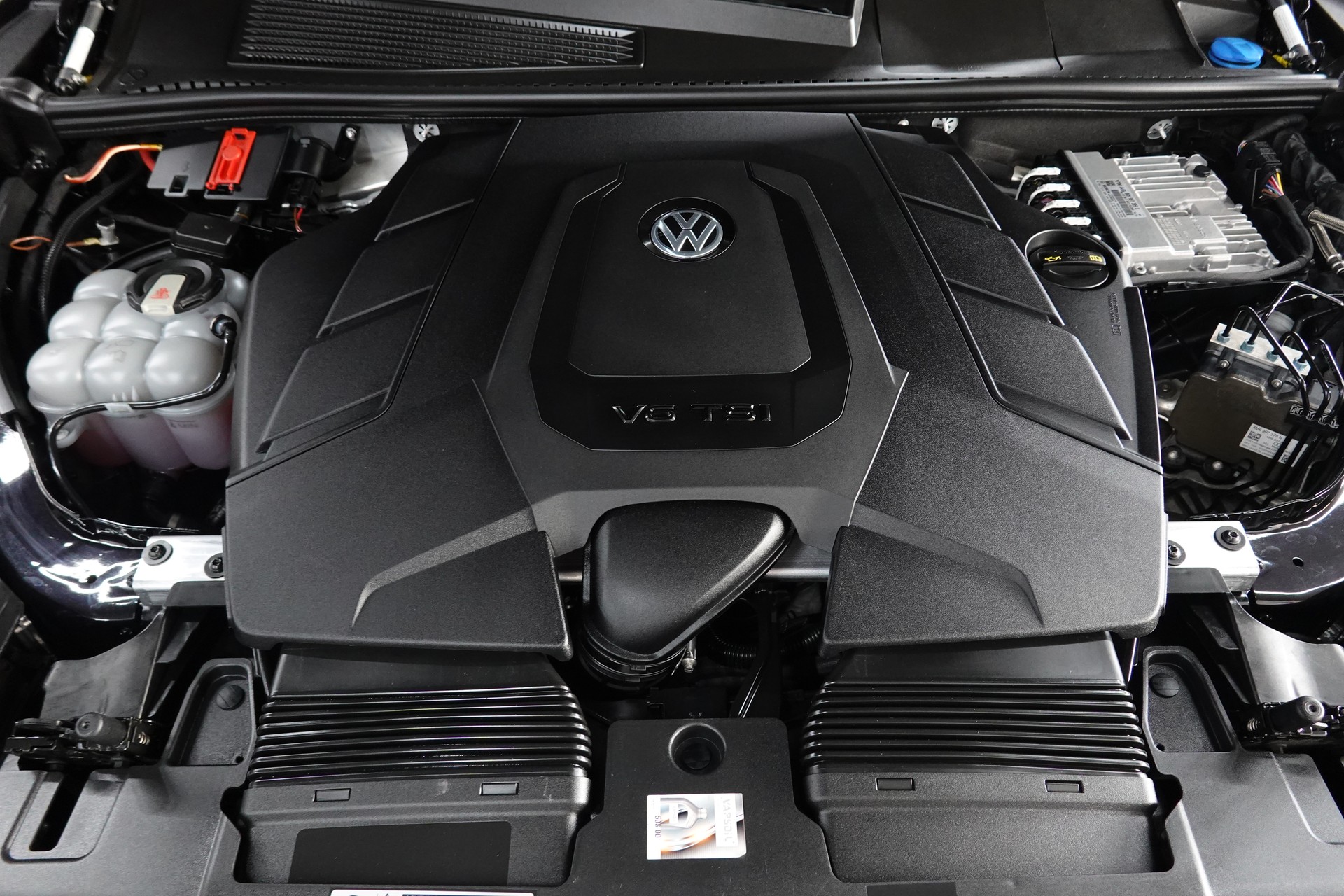 VW TOUAREG 3.0 TSI BLACK R-LINE TIPTRONIC CH-FZ ON TOP-image-4