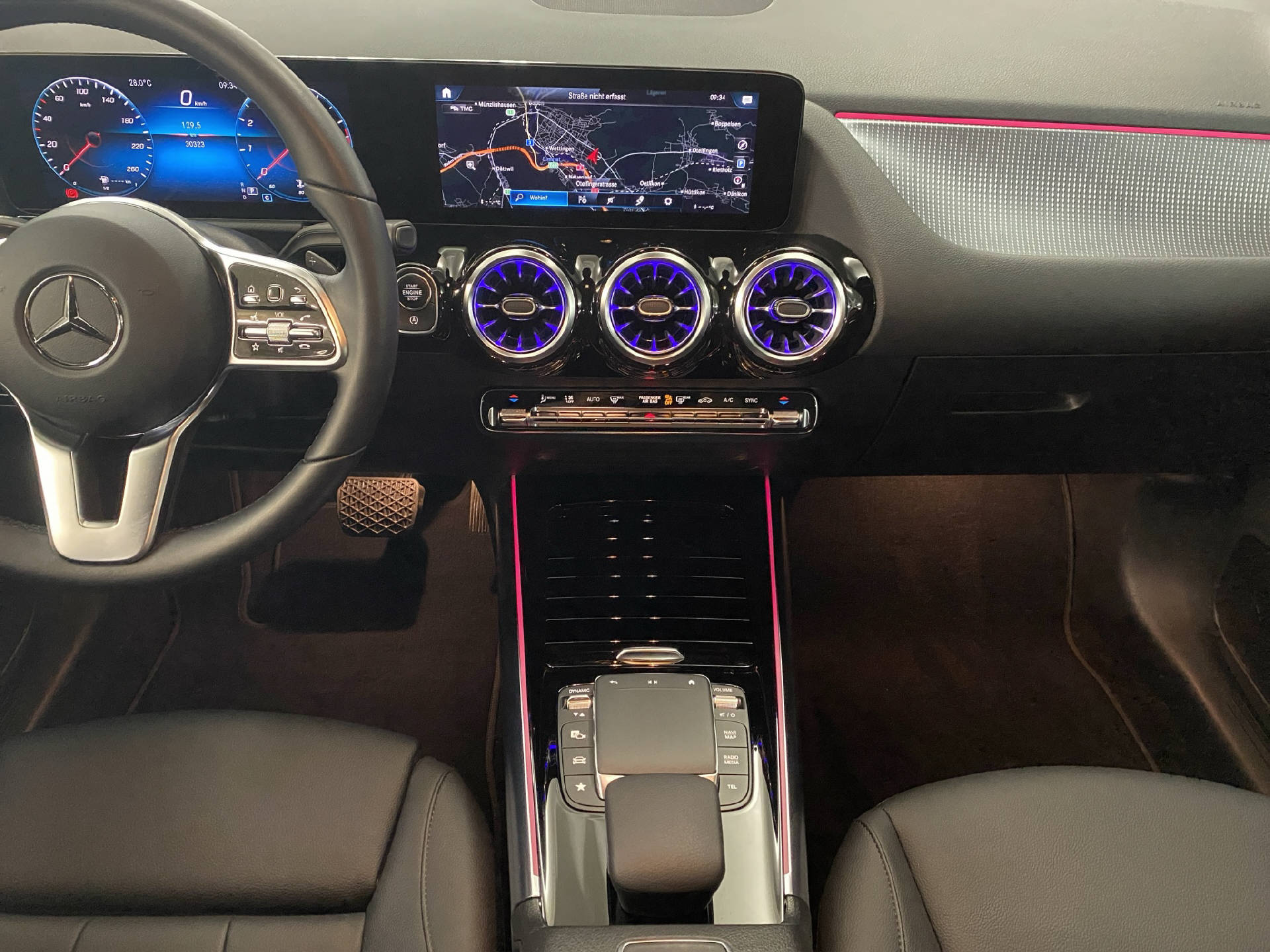 MERCEDES-BENZ GLA 200 Progressive 4MATIC-image-10