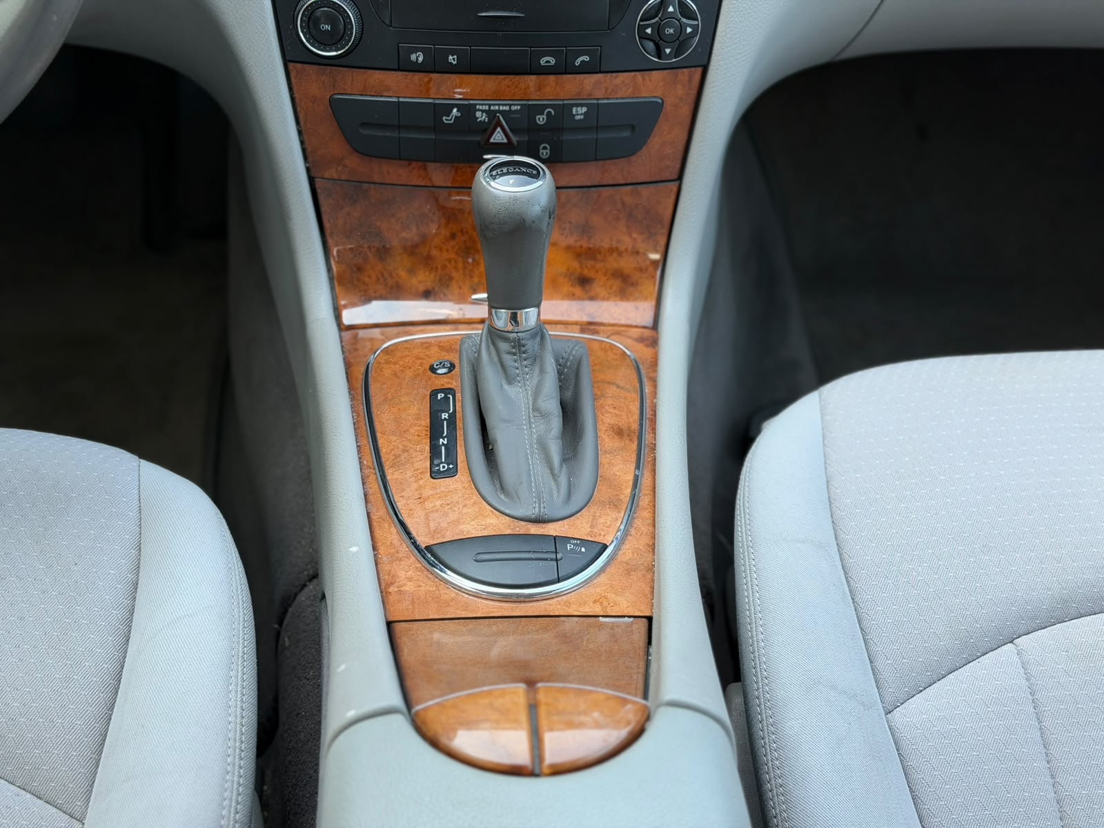 MERCEDES-BENZ E 350 Elégance 4Matic Automatic-image-10