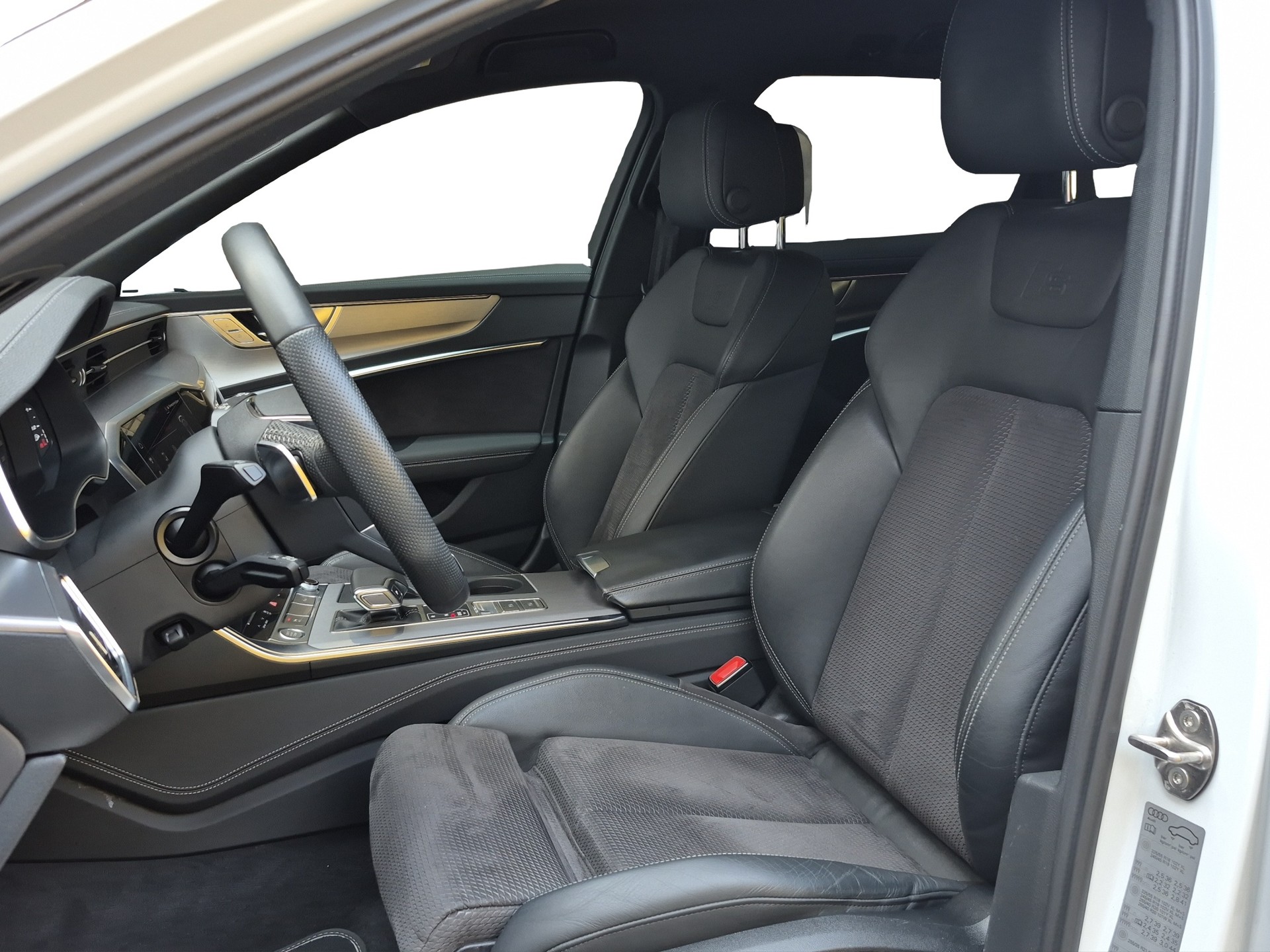 AUDI A6 Avant 55 TFSI S-Line Sport quattro S-tronic *Anhängerkupplung/B&O/Matrix*-image-11