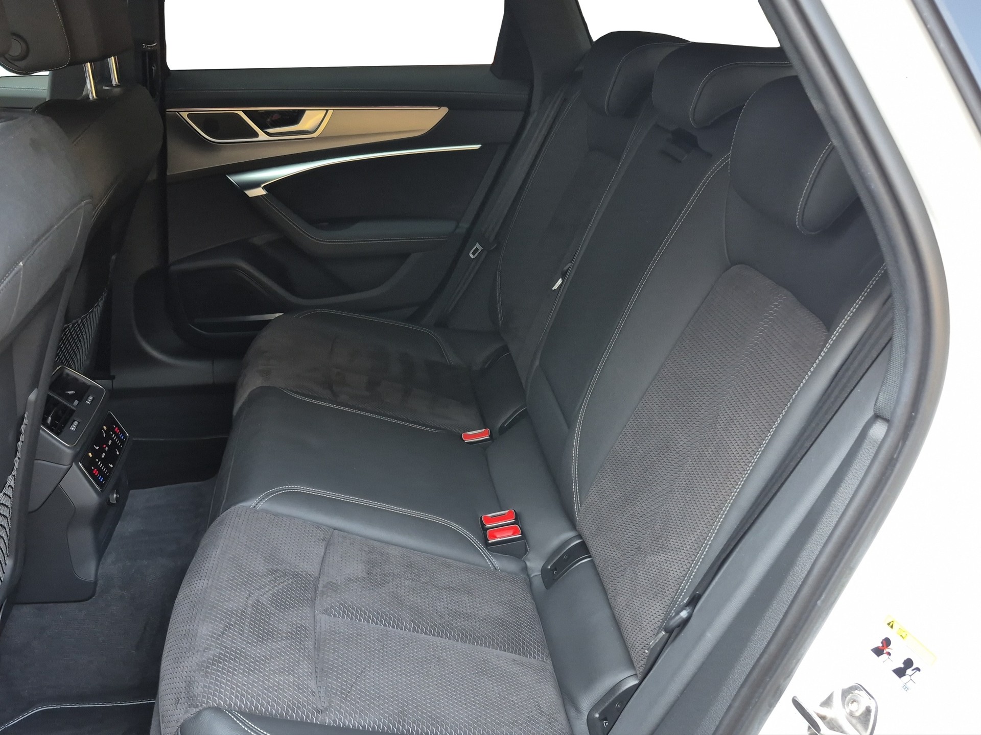 AUDI A6 Avant 55 TFSI S-Line Sport quattro S-tronic *Anhängerkupplung/B&O/Matrix*-image-12