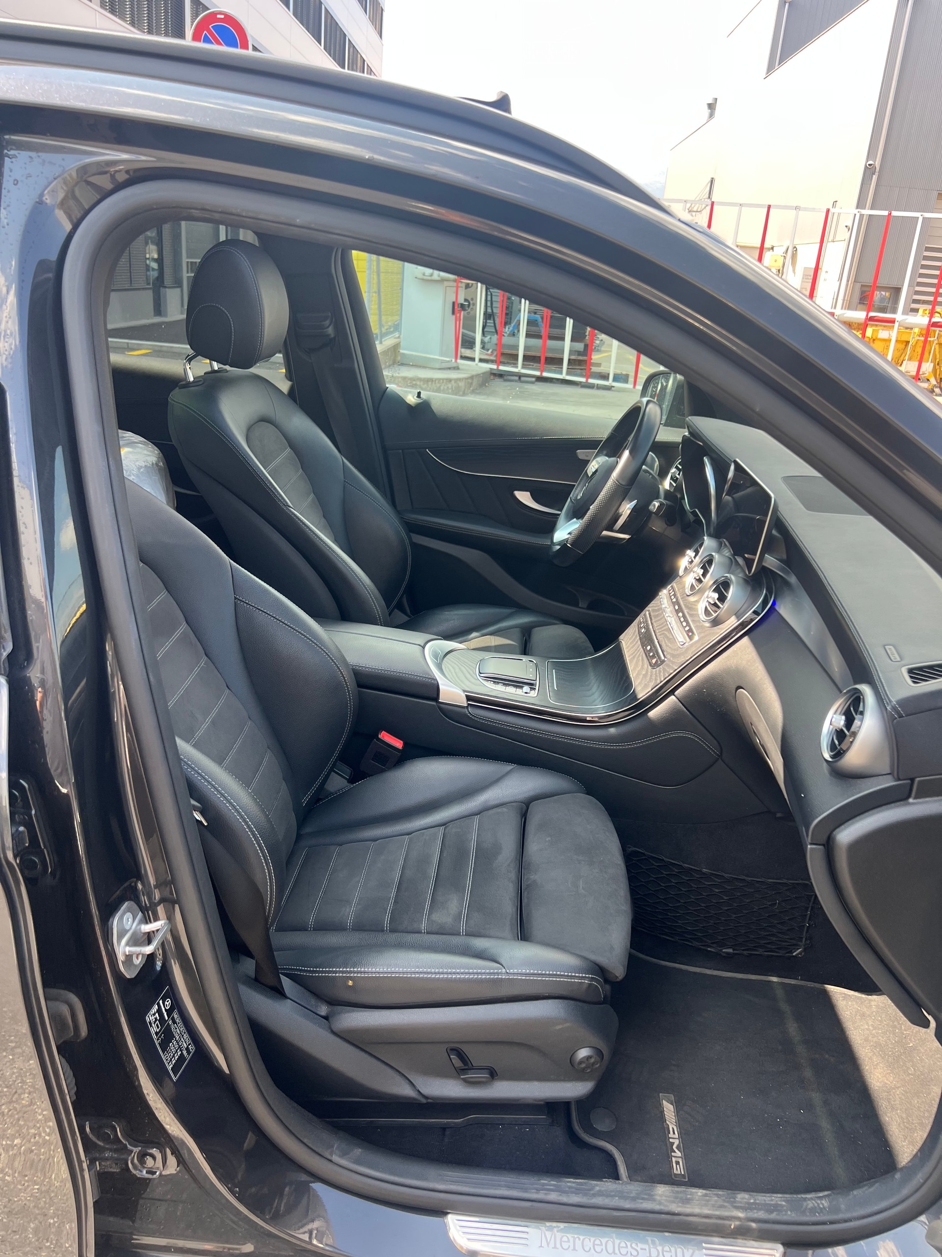 MERCEDES-BENZ GLC 200 AMG Line 4Matic 9G-Tronic-image-13