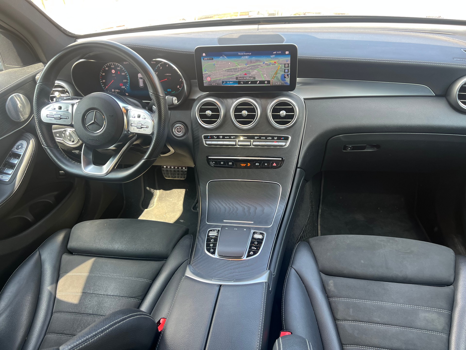 MERCEDES-BENZ GLC 200 AMG Line 4Matic 9G-Tronic-image-10