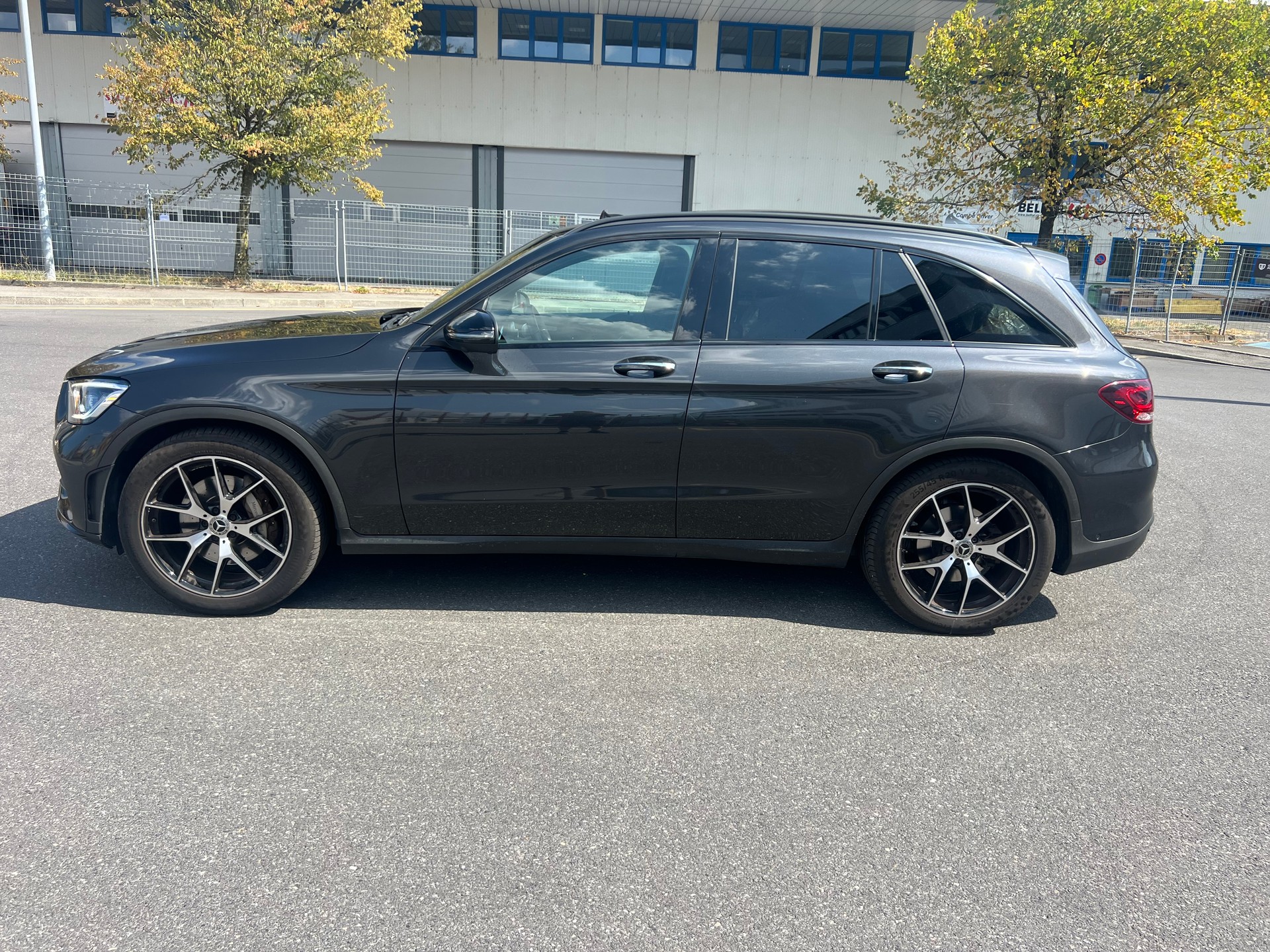 MERCEDES-BENZ GLC 200 AMG Line 4Matic 9G-Tronic-image-2