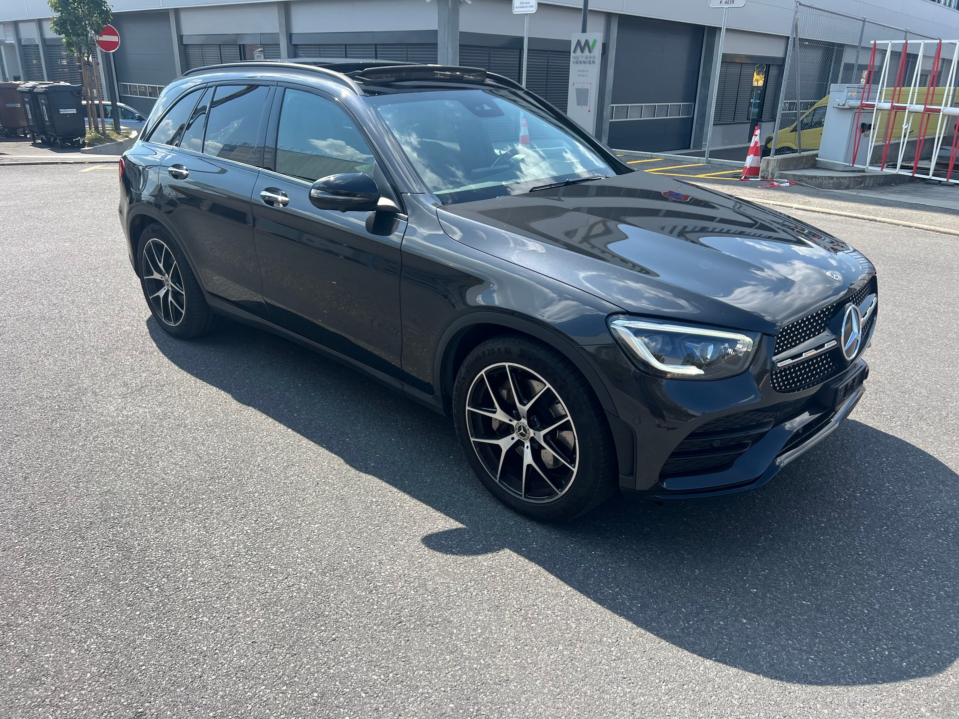 MERCEDES-BENZ GLC 200 AMG Line 4Matic 9G-Tronic-image-7