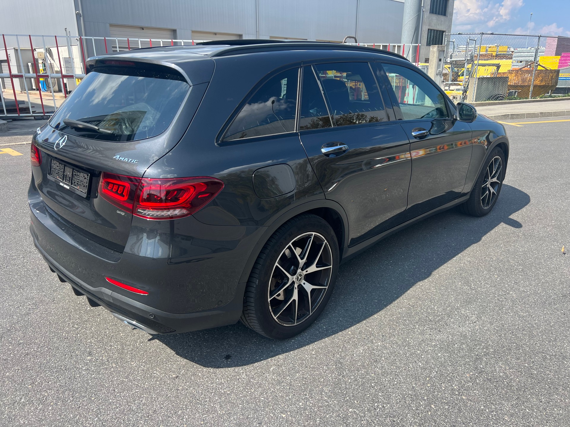 MERCEDES-BENZ GLC 200 AMG Line 4Matic 9G-Tronic-image-5