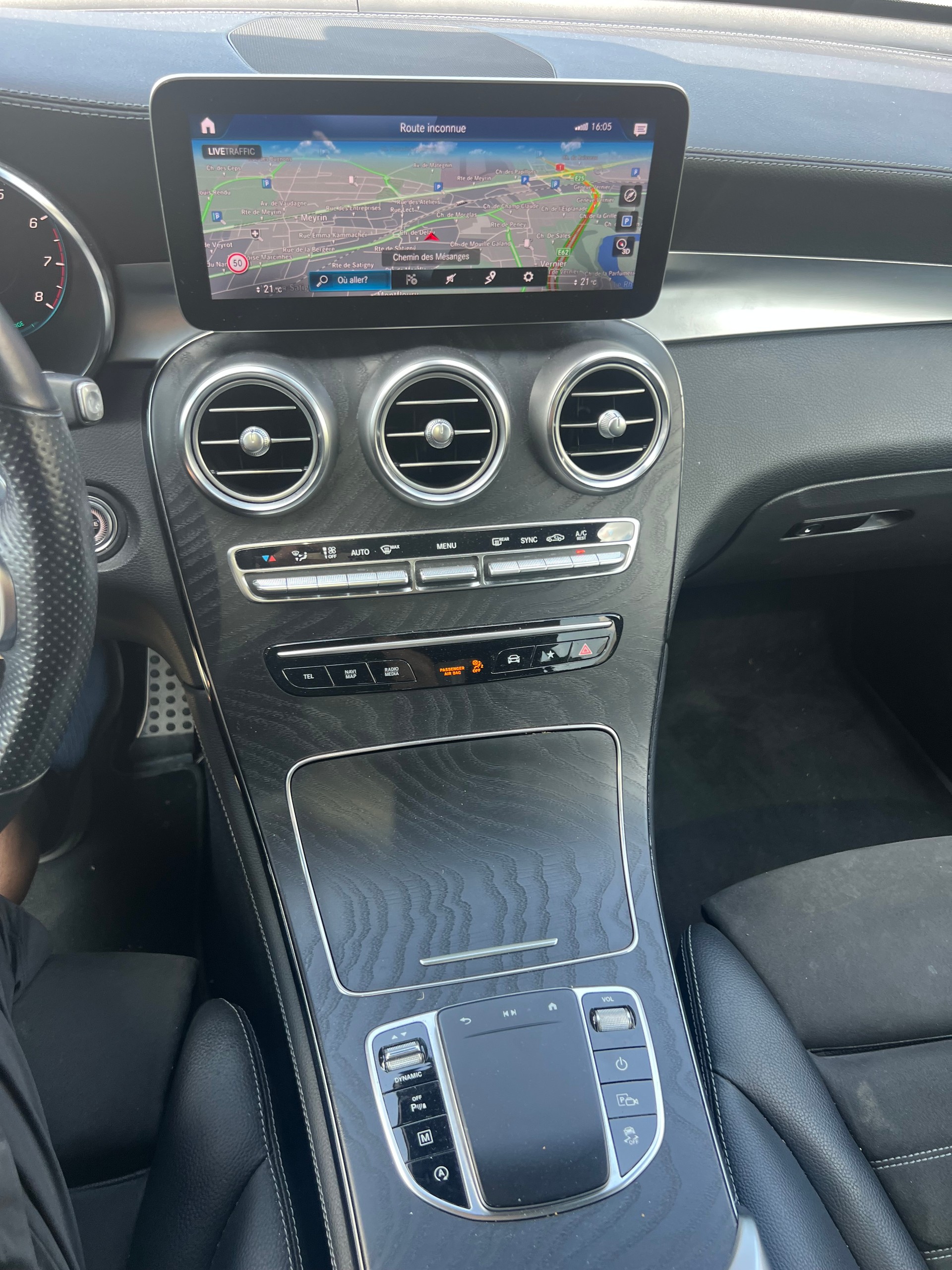 MERCEDES-BENZ GLC 200 AMG Line 4Matic 9G-Tronic-image-12