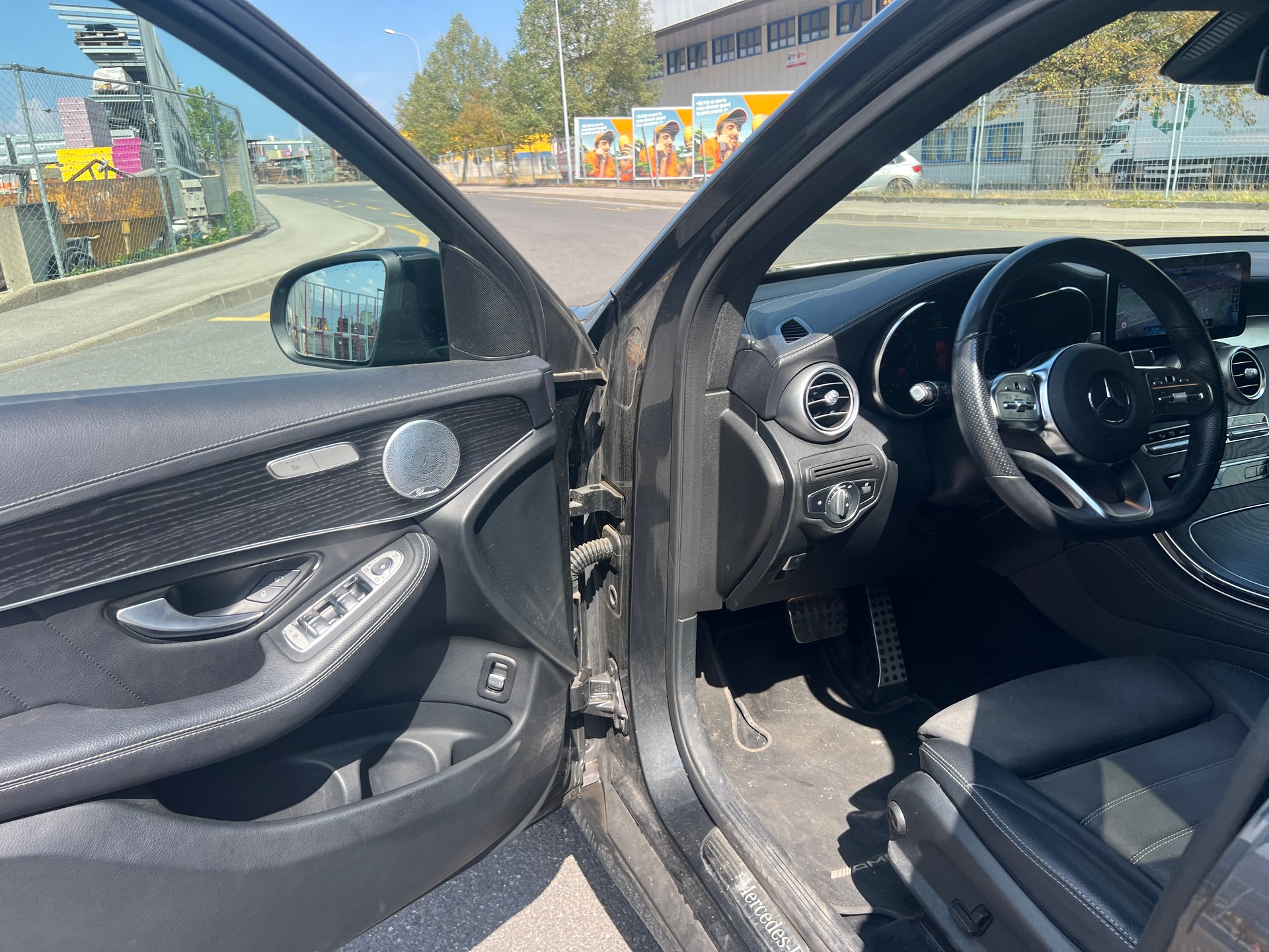 MERCEDES-BENZ GLC 200 AMG Line 4Matic 9G-Tronic-image-8