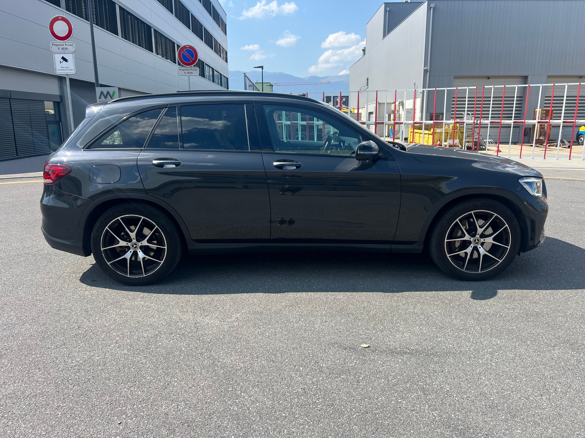 MERCEDES-BENZ GLC 200 AMG Line 4Matic 9G-Tronic-image-6