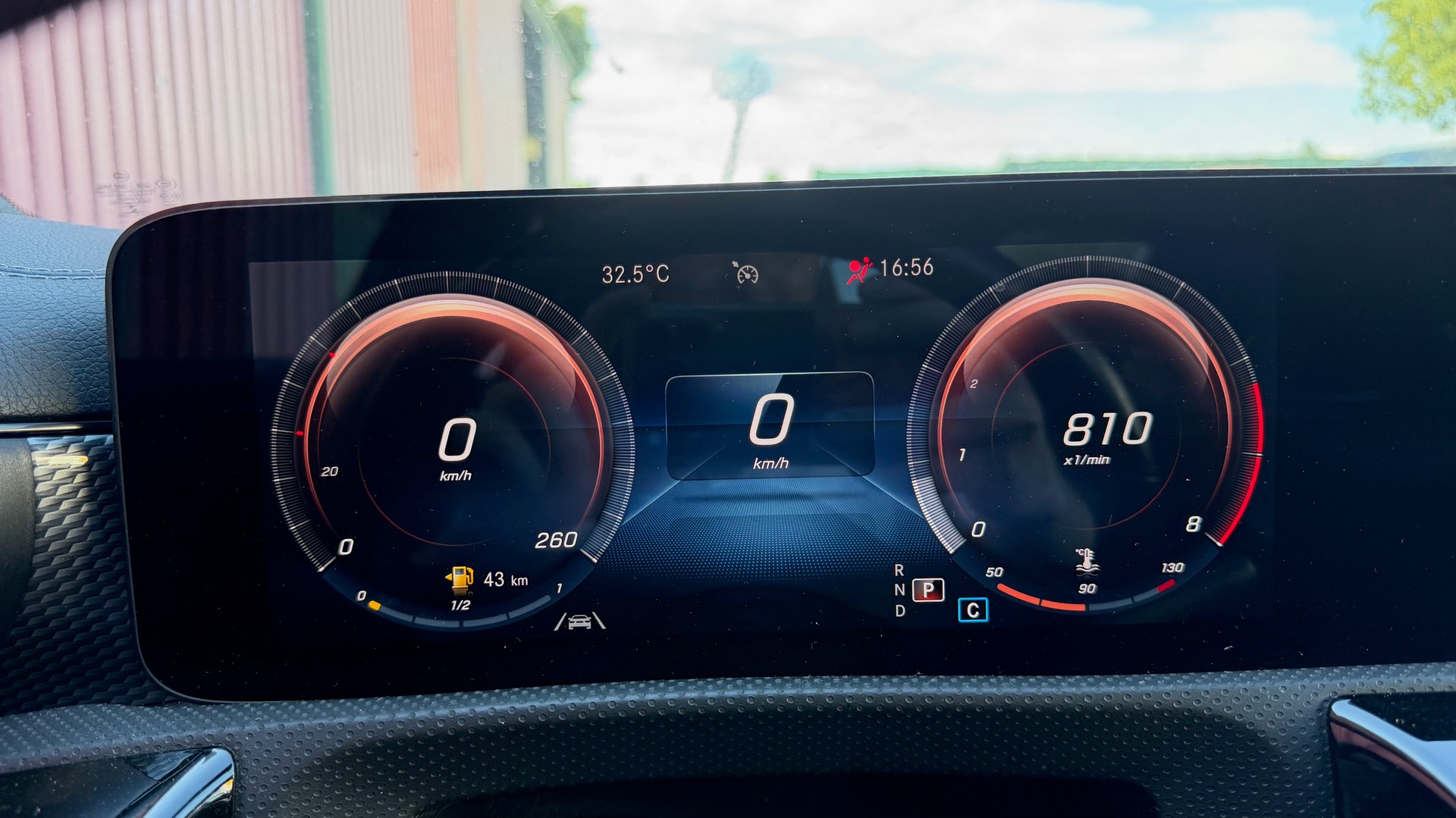 MERCEDES-BENZ CLA 200 7G-DCT-image-15