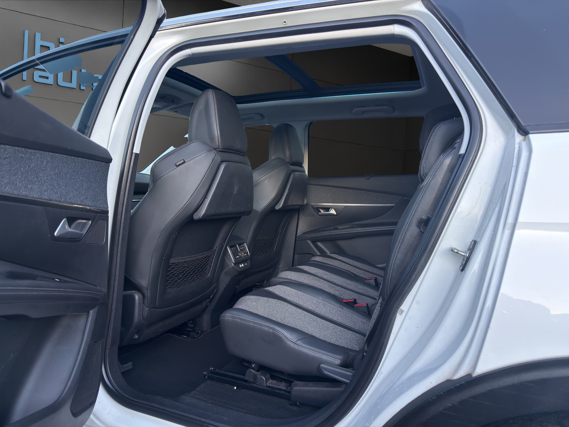 PEUGEOT 5008 1.6 BlueHDi Business Line 7Plätzer-image-9