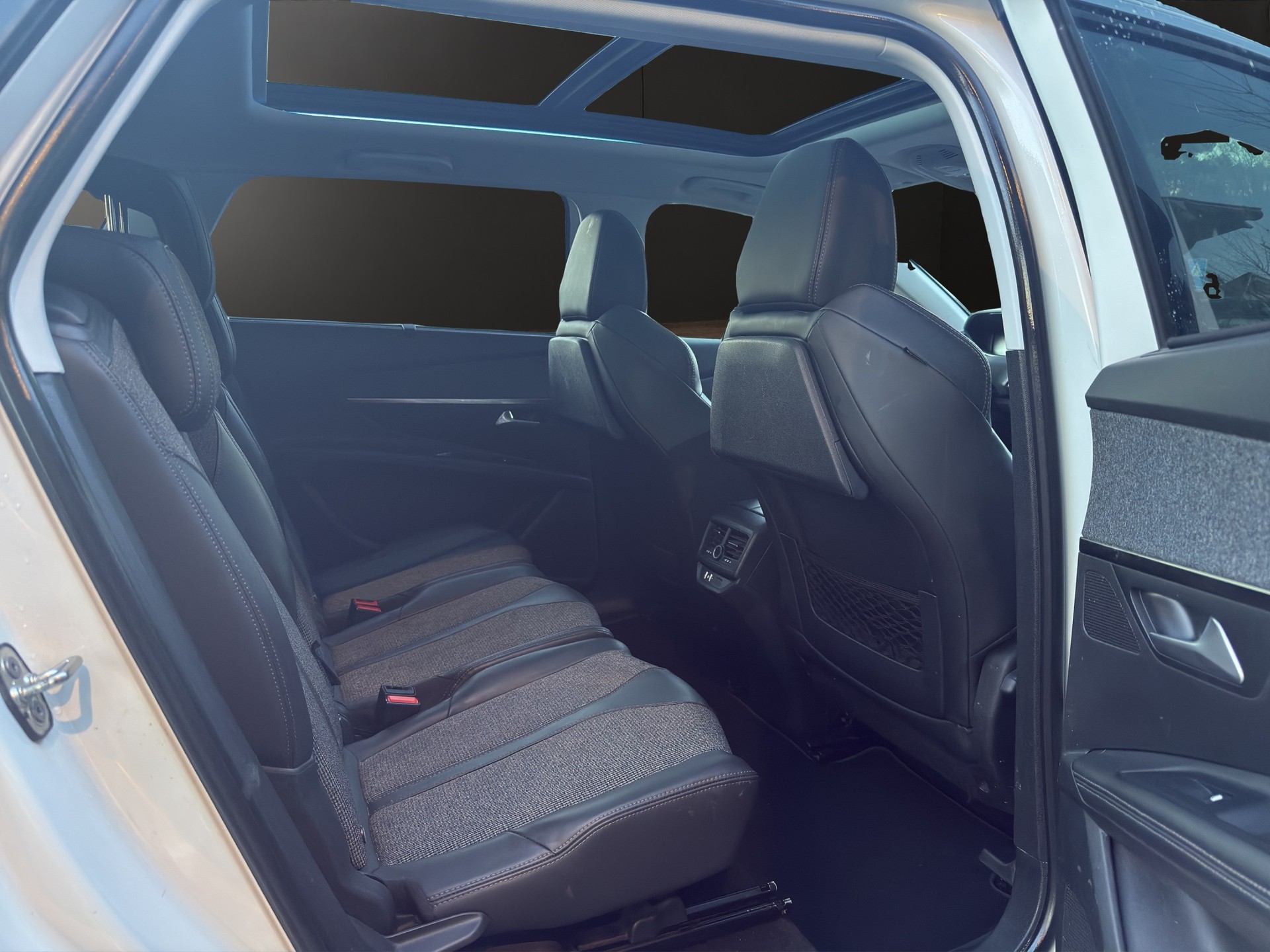 PEUGEOT 5008 1.6 BlueHDi Business Line 7Plätzer-image-10