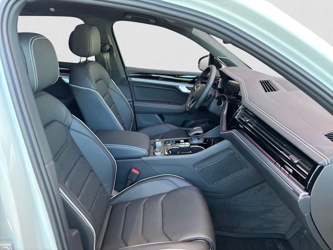 VW Touareg 3.0 TDI R-Line Tiptronic-image-8