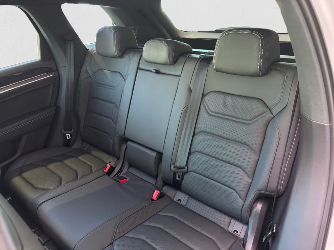 VW Touareg 3.0 TDI R-Line Tiptronic-image-9